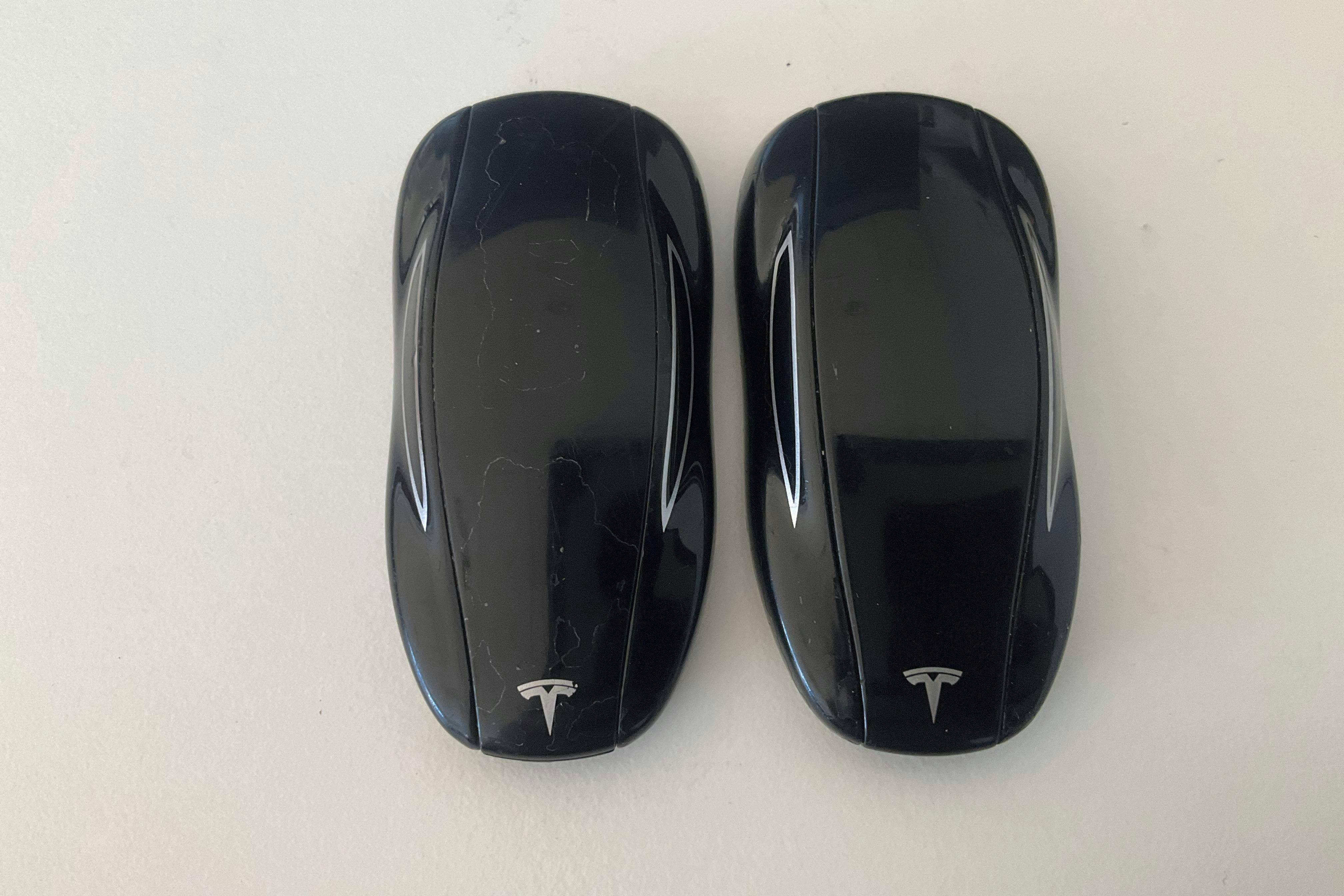 Esittelykuva 24 osoitteesta 24: Tesla Model S 85D - 180 470 km - Automaattinen - punainen - 2015