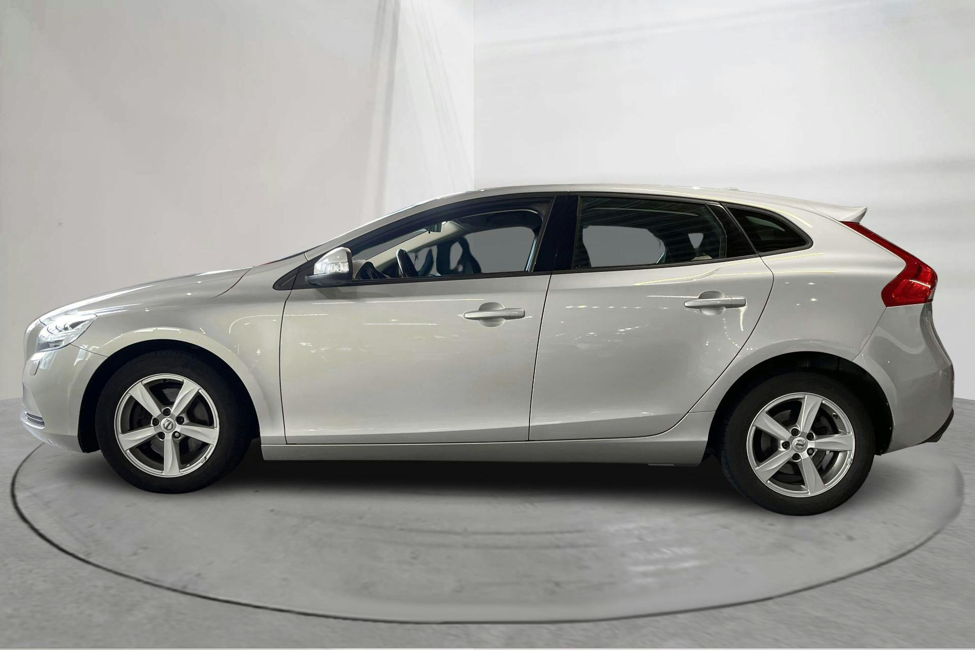 Presentation photo 2 of 14: Volvo V40 T3 (152hk) - 100 920 km - Manual - Light Brown - 2018