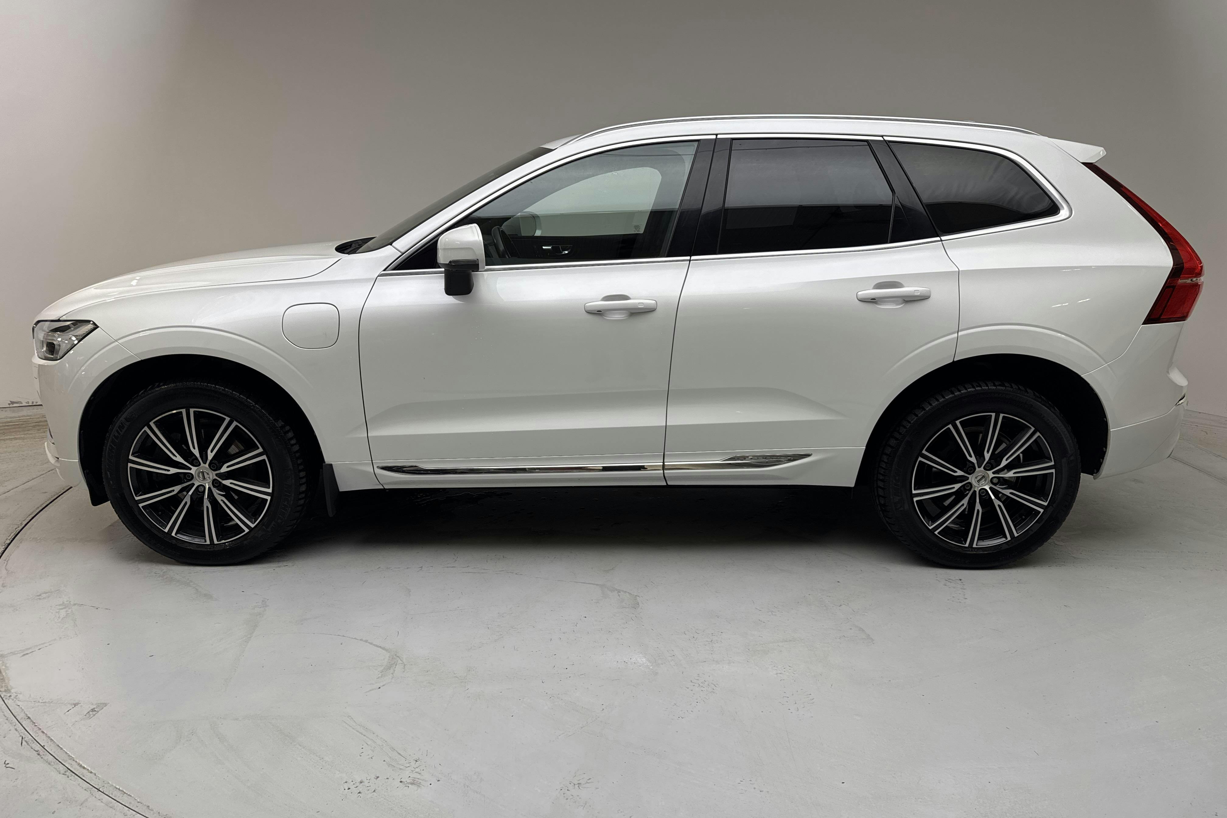 Presentationsfoto 2 av 19: Volvo XC60 T8 AWD Twin Engine (408hk) - 14 323 mil - Automat - vit - 2018