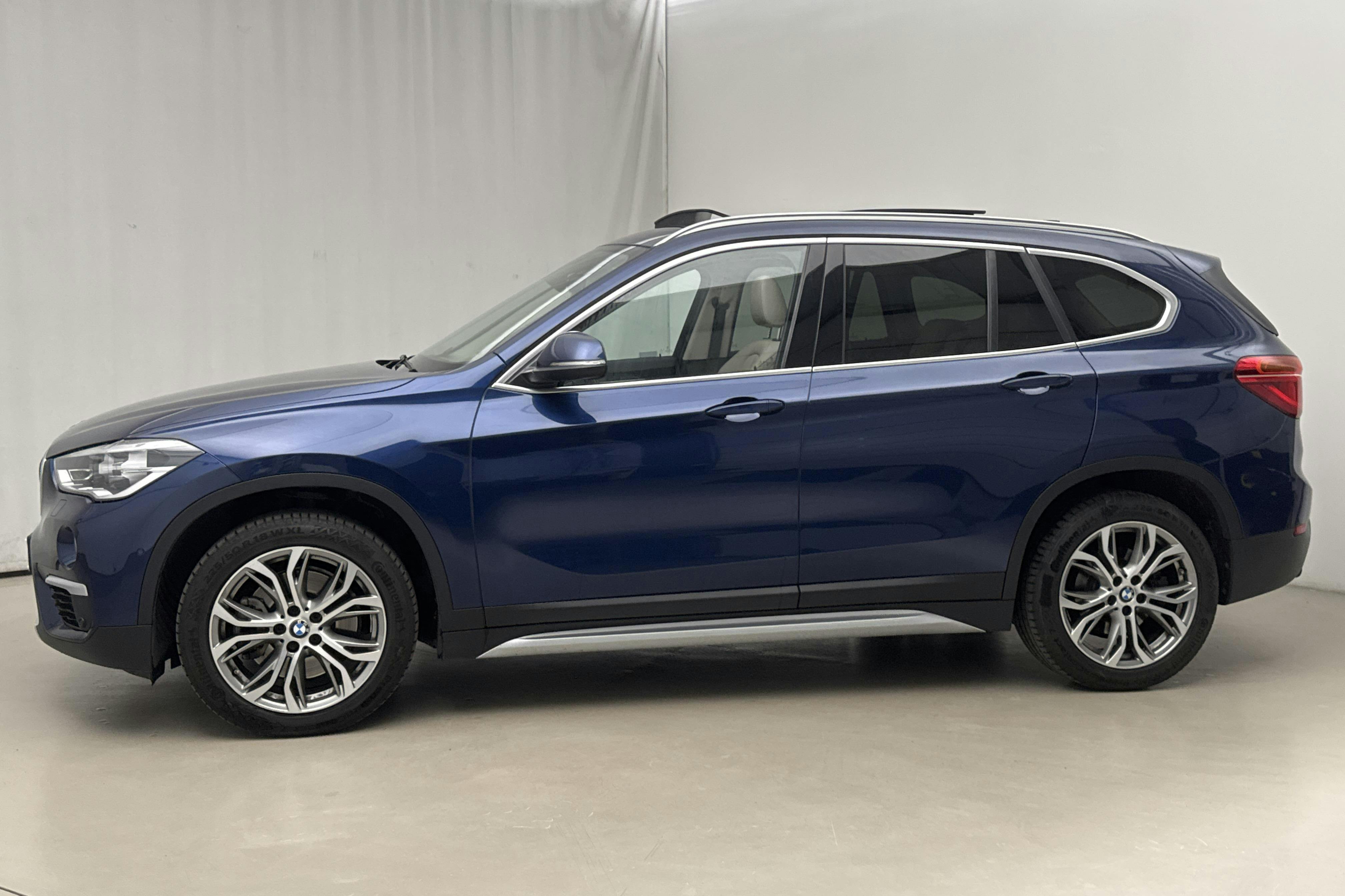 Presentationsfoto 2 av 22: BMW X1 xDrive20i, F48 (192hk) - 5 356 mil - Automat - blå - 2018
