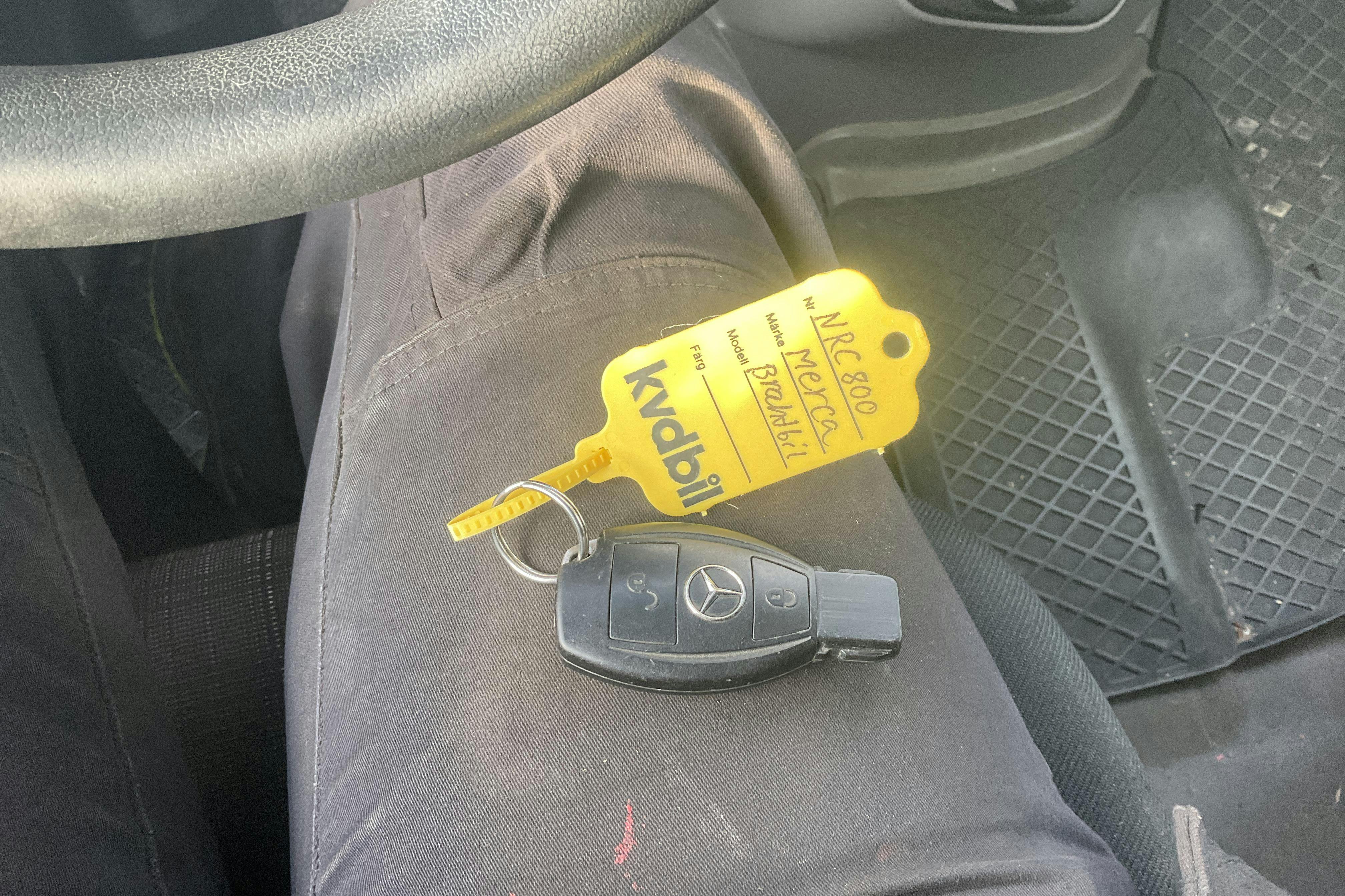 Presentation photo 19 of 19: MERCEDES Sprinter 906BA35 - 85 016 km - Automatic - red - 2014