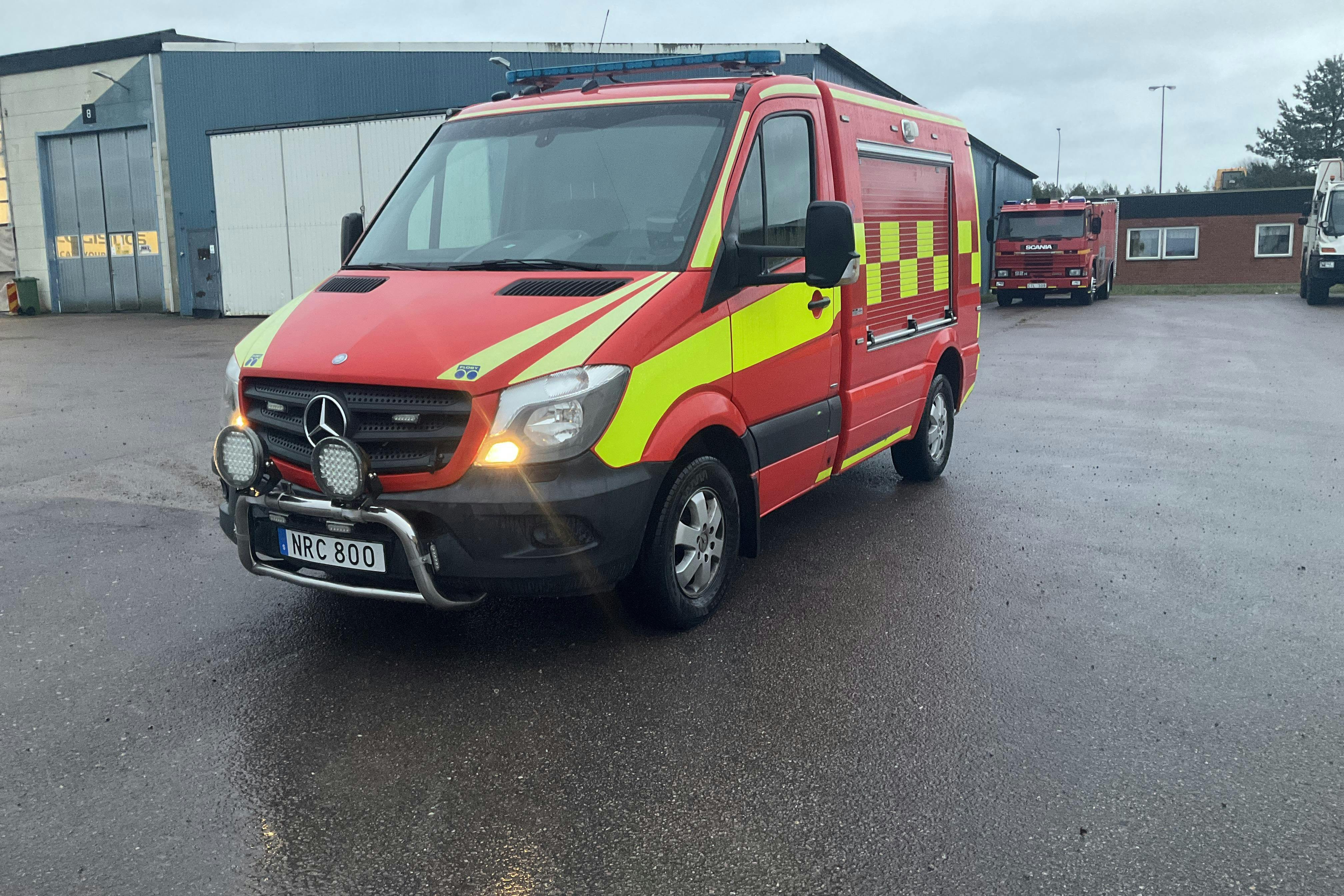 Presentation photo 1 of 19: MERCEDES Sprinter 906BA35 - 85 016 km - Automatic - red - 2014