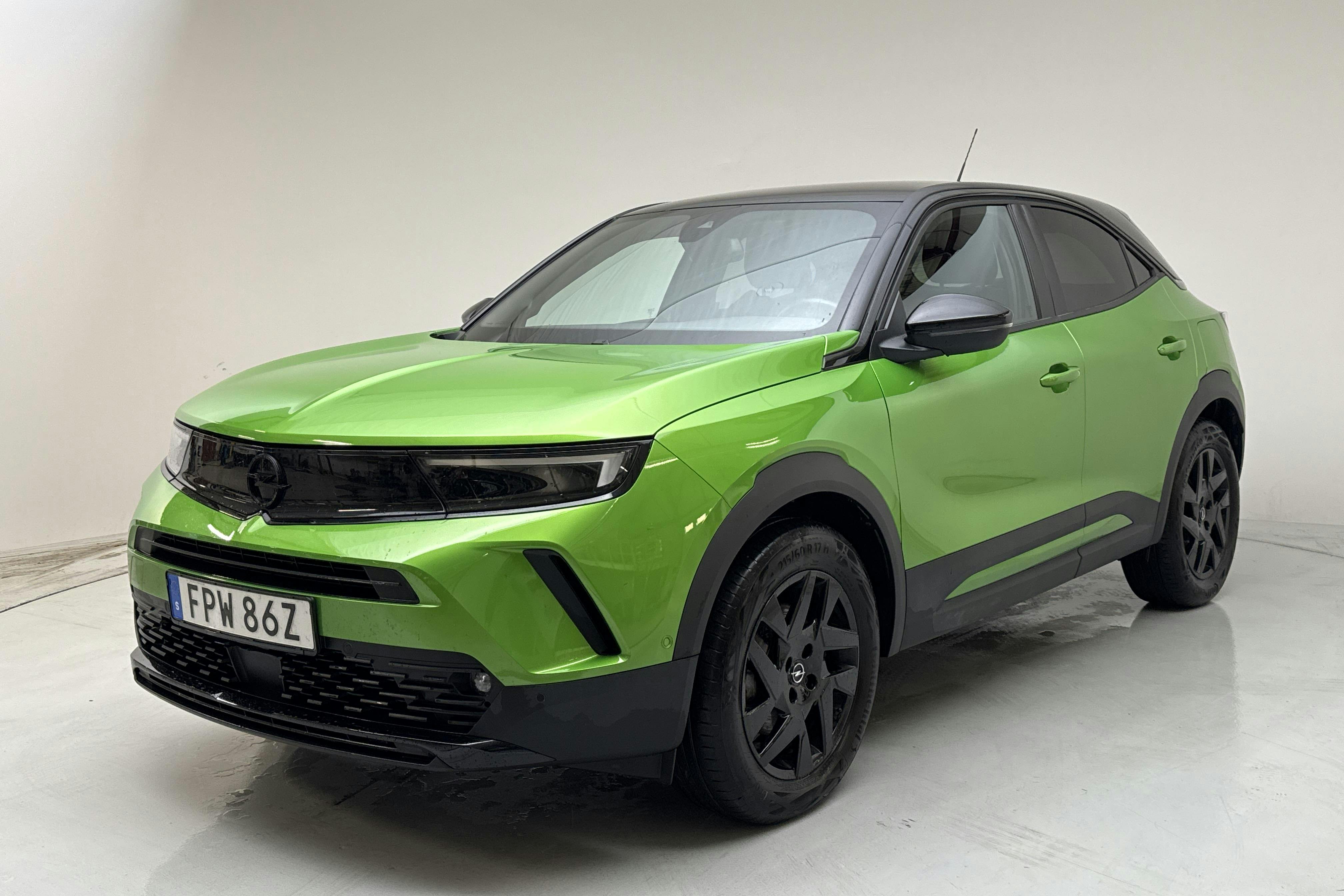 Presentationsfoto 1 av 14: Opel Mokka-e (136hk) - 5 261 mil - Automat - grön - 2022