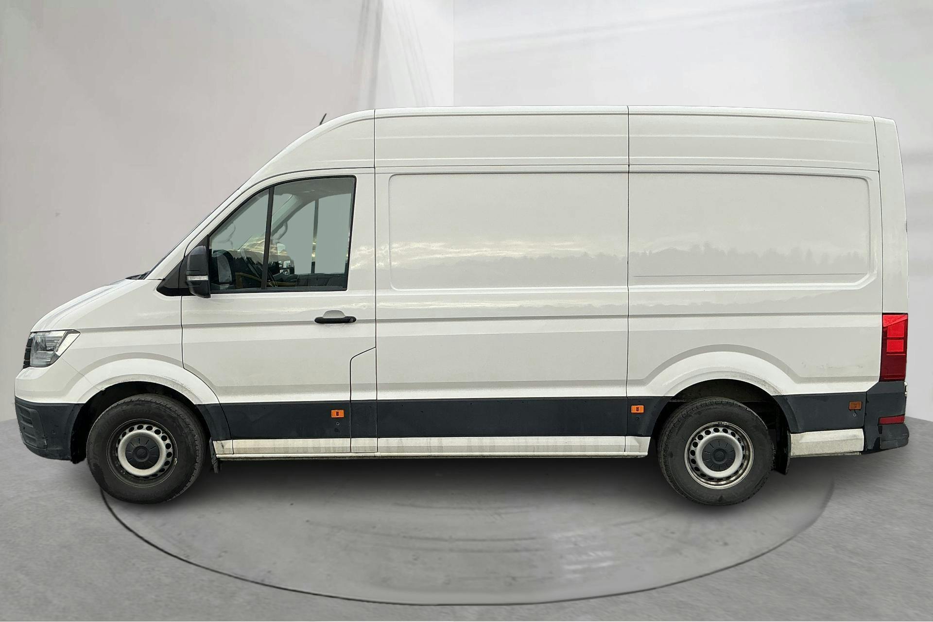 Presentationsfoto 1 av 12: VW Crafter 35 2.0 TDI Skåp 4Motion (177hk) - 11 009 mil - Automat - vit - 2023