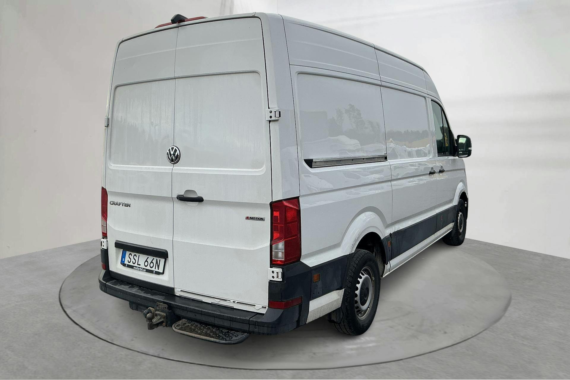 Presentationsfoto 2 av 12: VW Crafter 35 2.0 TDI Skåp 4Motion (177hk) - 11 009 mil - Automat - vit - 2023