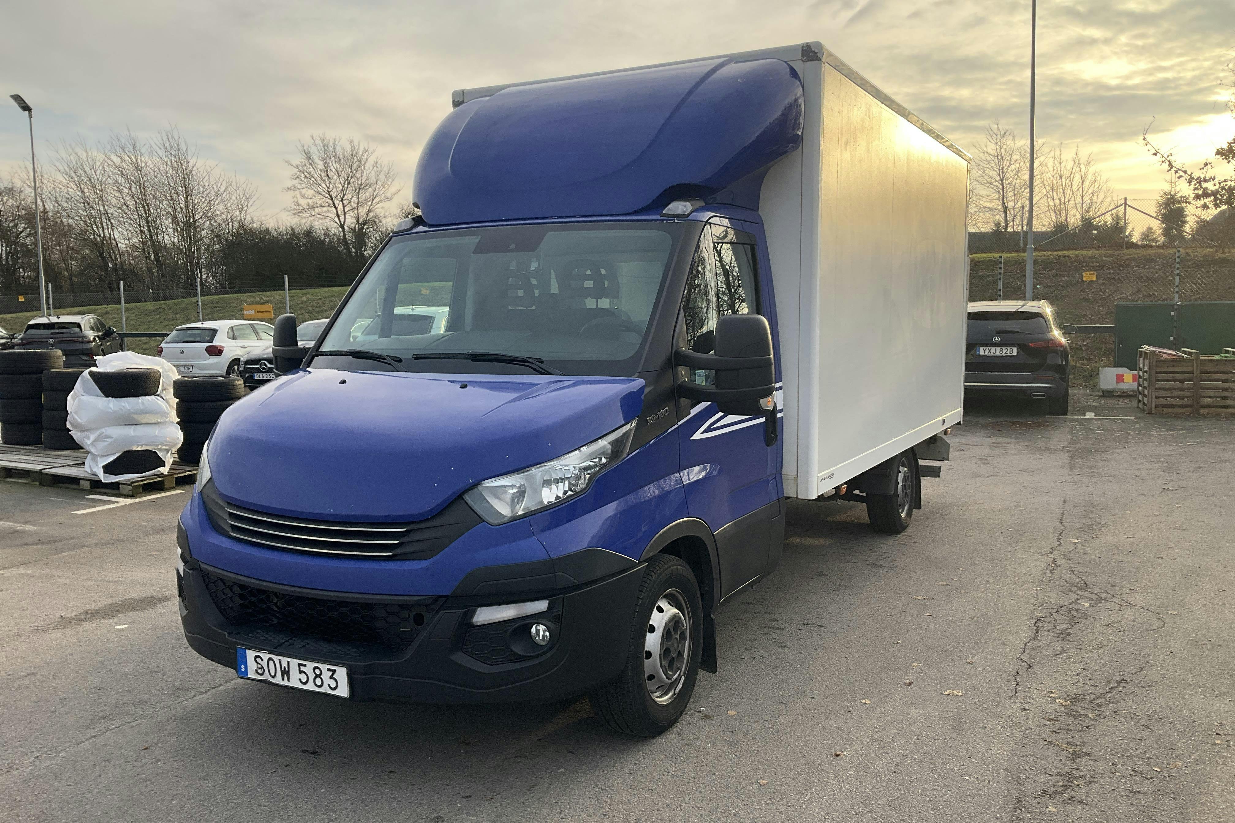 Presentation photo 1 of 16: Iveco Daily 35 3.0 Volymskåp (180hk) - 321 550 km - Automatic - white - 2017