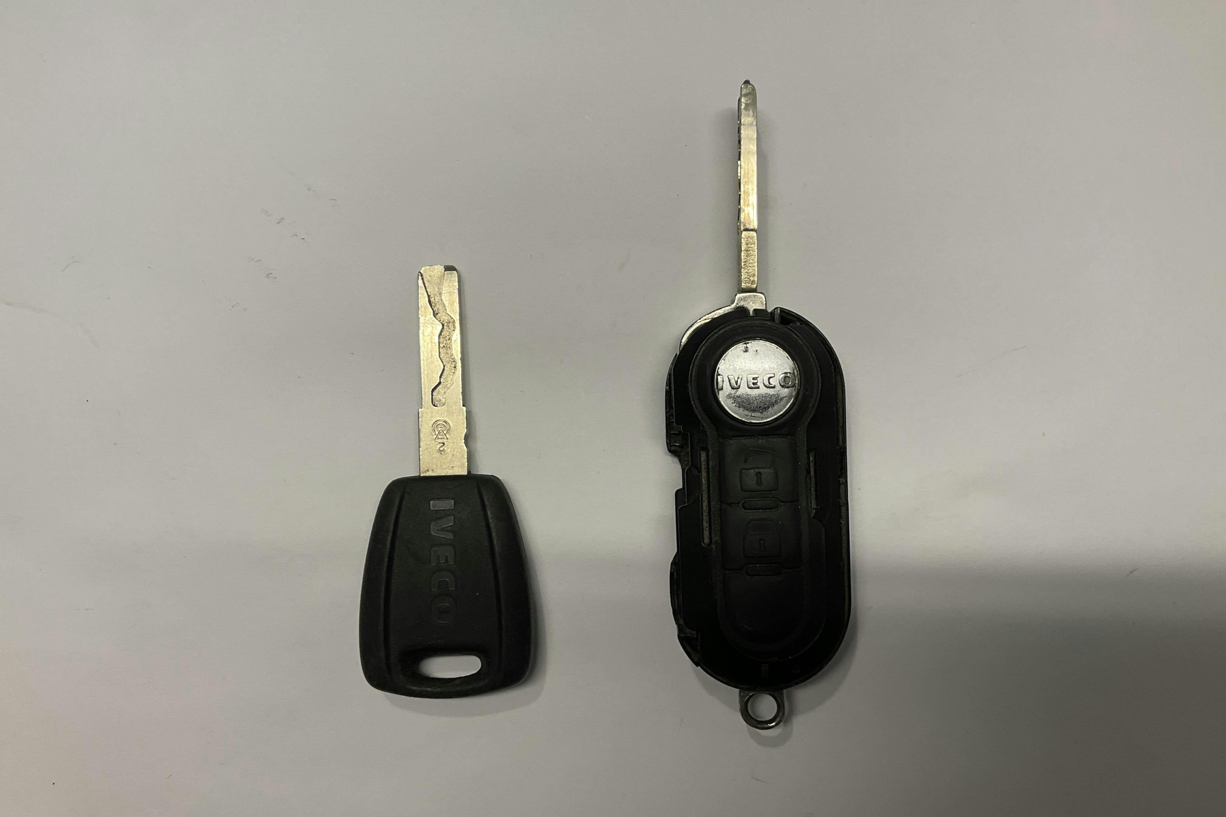 Presentation photo 16 of 16: Iveco Daily 35 3.0 Volymskåp (180hk) - 321 550 km - Automatic - white - 2017