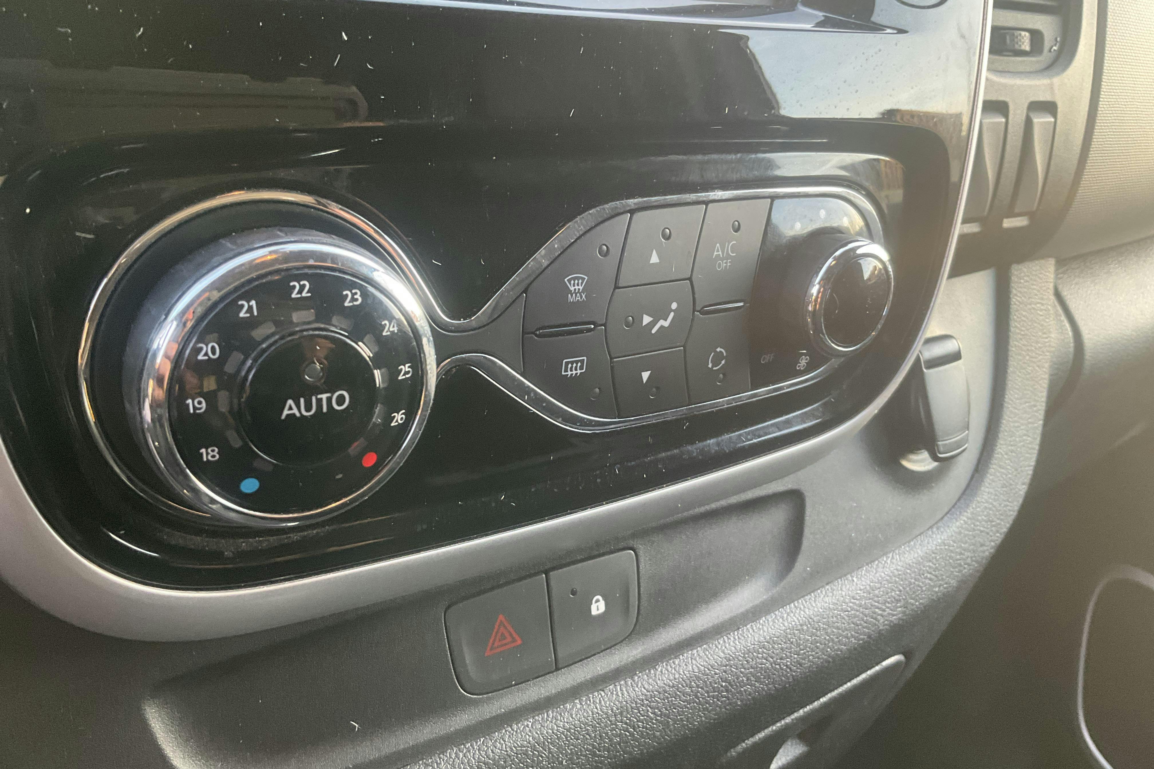 Presentation photo 20 of 20: Renault Trafic 1.6 dCi Skåp (145hk) - 120 460 km - Manual - white - 2019