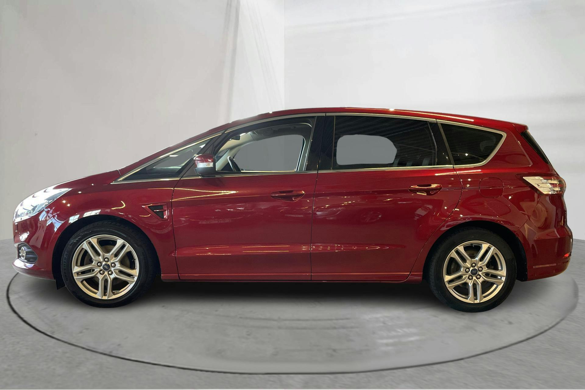 Presentation photo 2 of 18: Ford S-MAX 2.0 TDCi AWD (180hk) - 96 730 km - Automatic - red - 2017