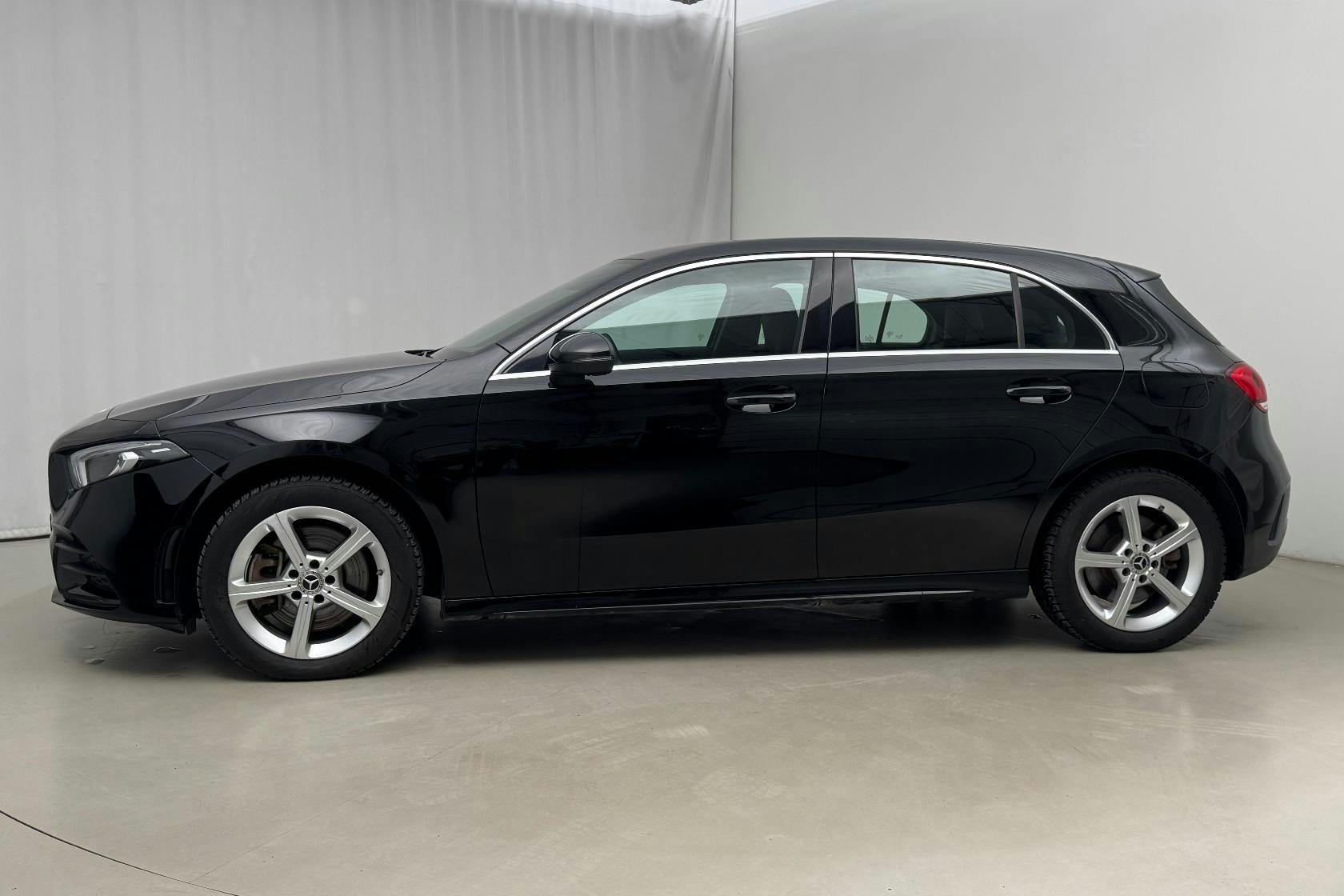 Presentationsfoto 2 av 24: Mercedes A 250 e 5dr W177 (218hk) - 2 985 mil - Automat - svart - 2023