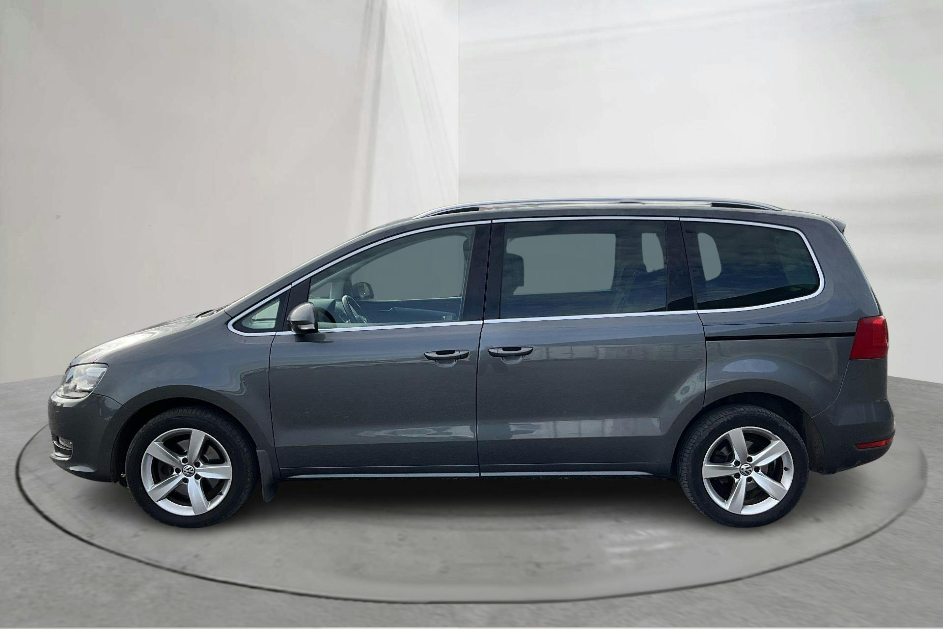 Presentationsfoto 2 av 15: VW Sharan 2.0 TDI BlueMotion Technology 4motion (140hk) - 20 234 mil - Manuell - grå - 2012
