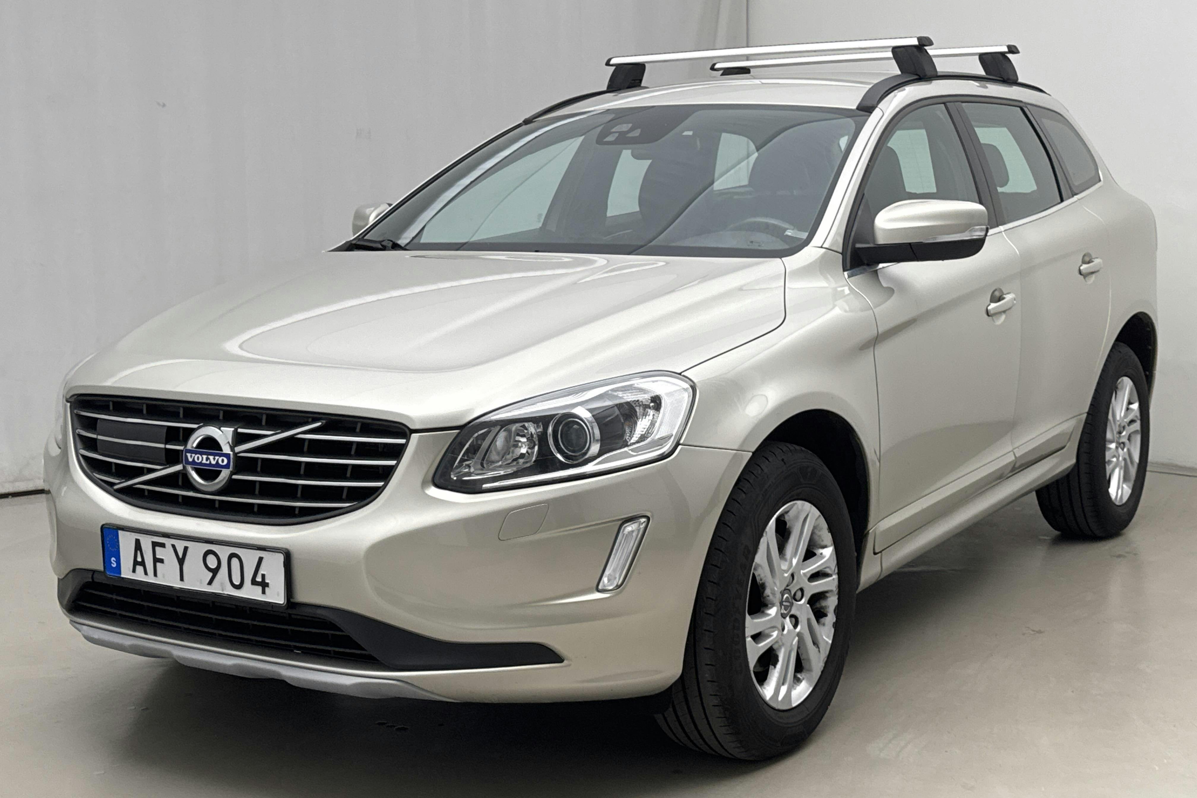 Presentationsfoto 1 av 15: Volvo XC60 D3 2WD (150hk) - 15 951 mil - Automat - Light Brown - 2017