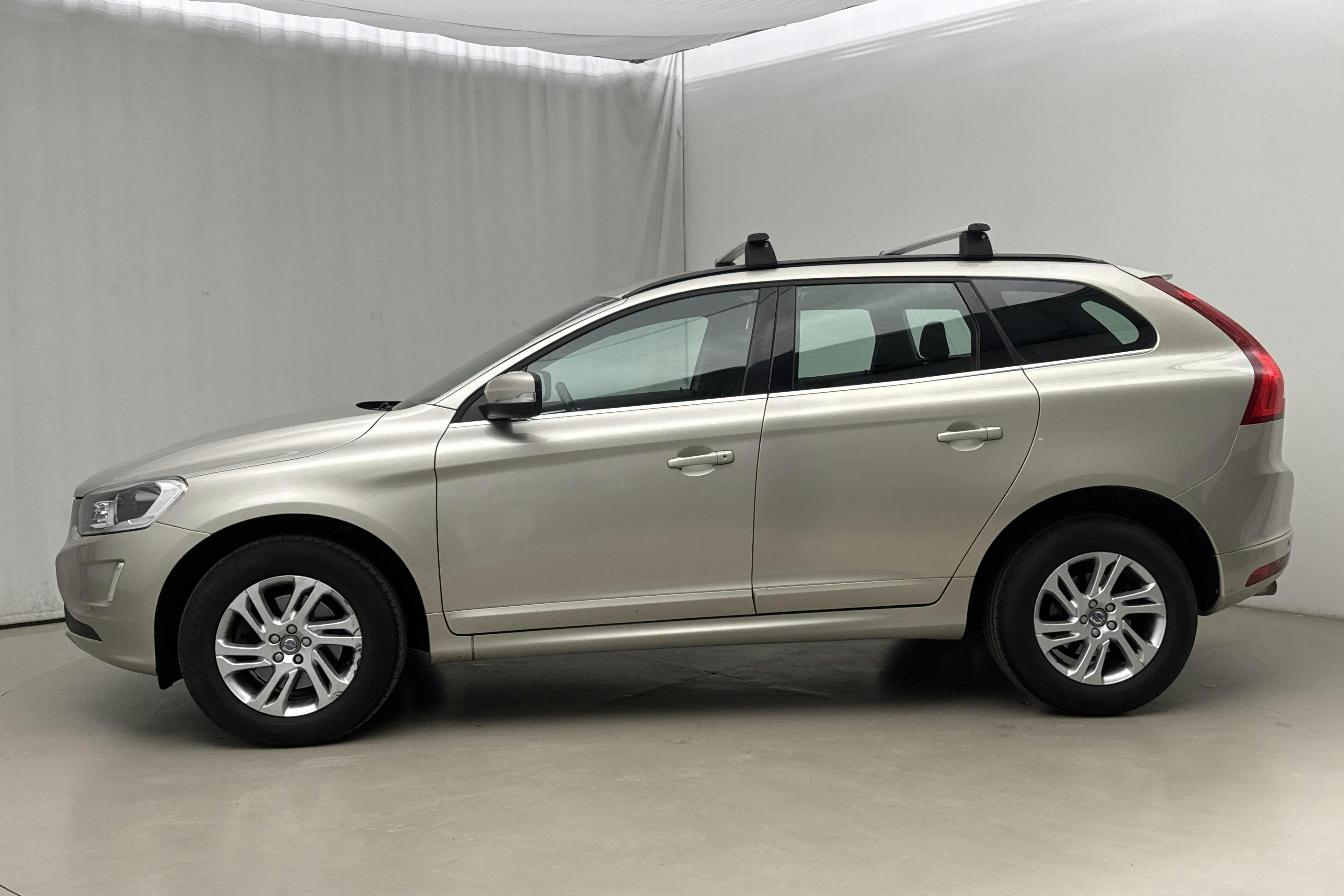 Presentationsfoto 2 av 15: Volvo XC60 D3 2WD (150hk) - 15 951 mil - Automat - Light Brown - 2017