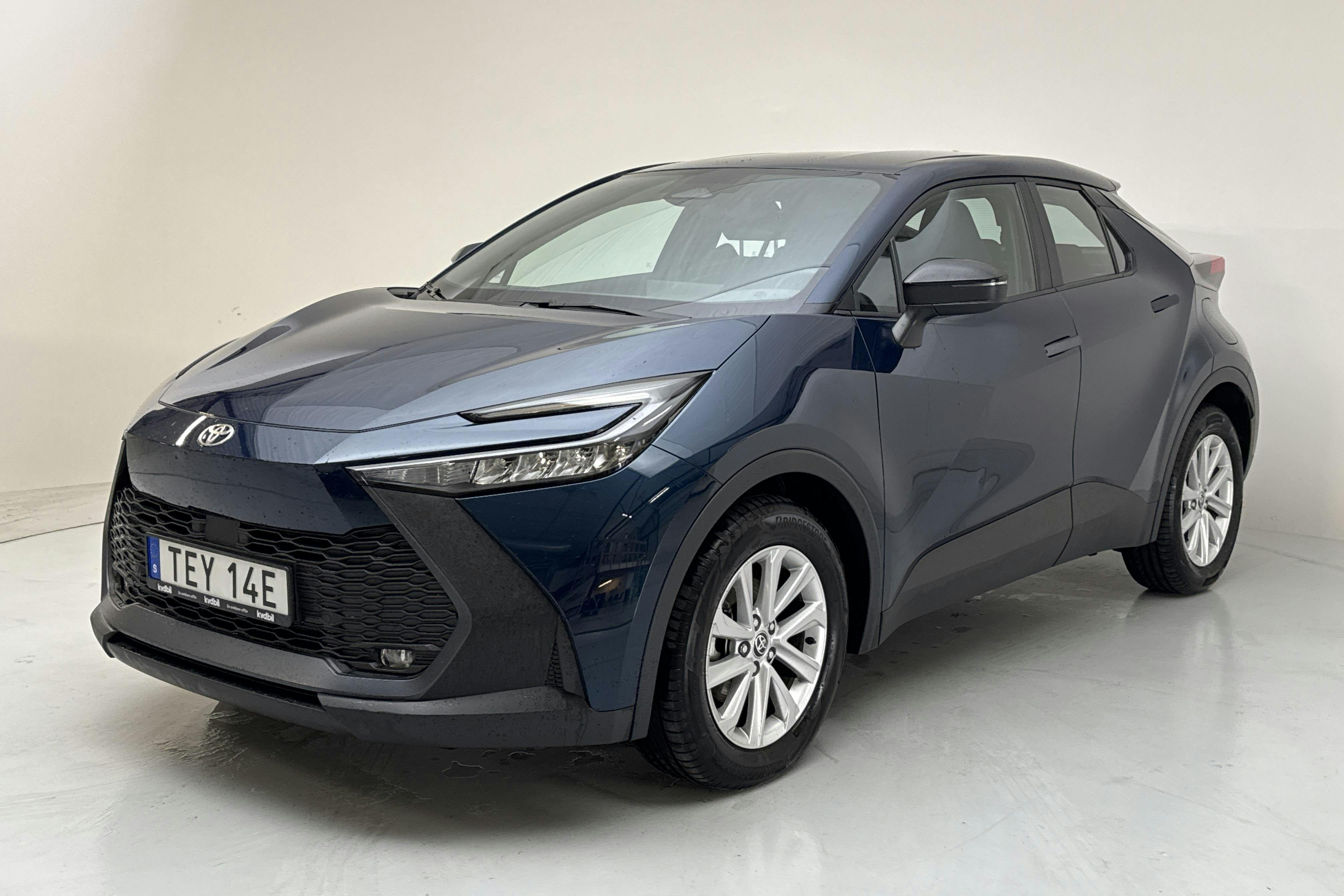 Toyota C-HR Hybrid e-CVT (140hk) - 7 620 km - Automatyczna - Dark Green - 2025