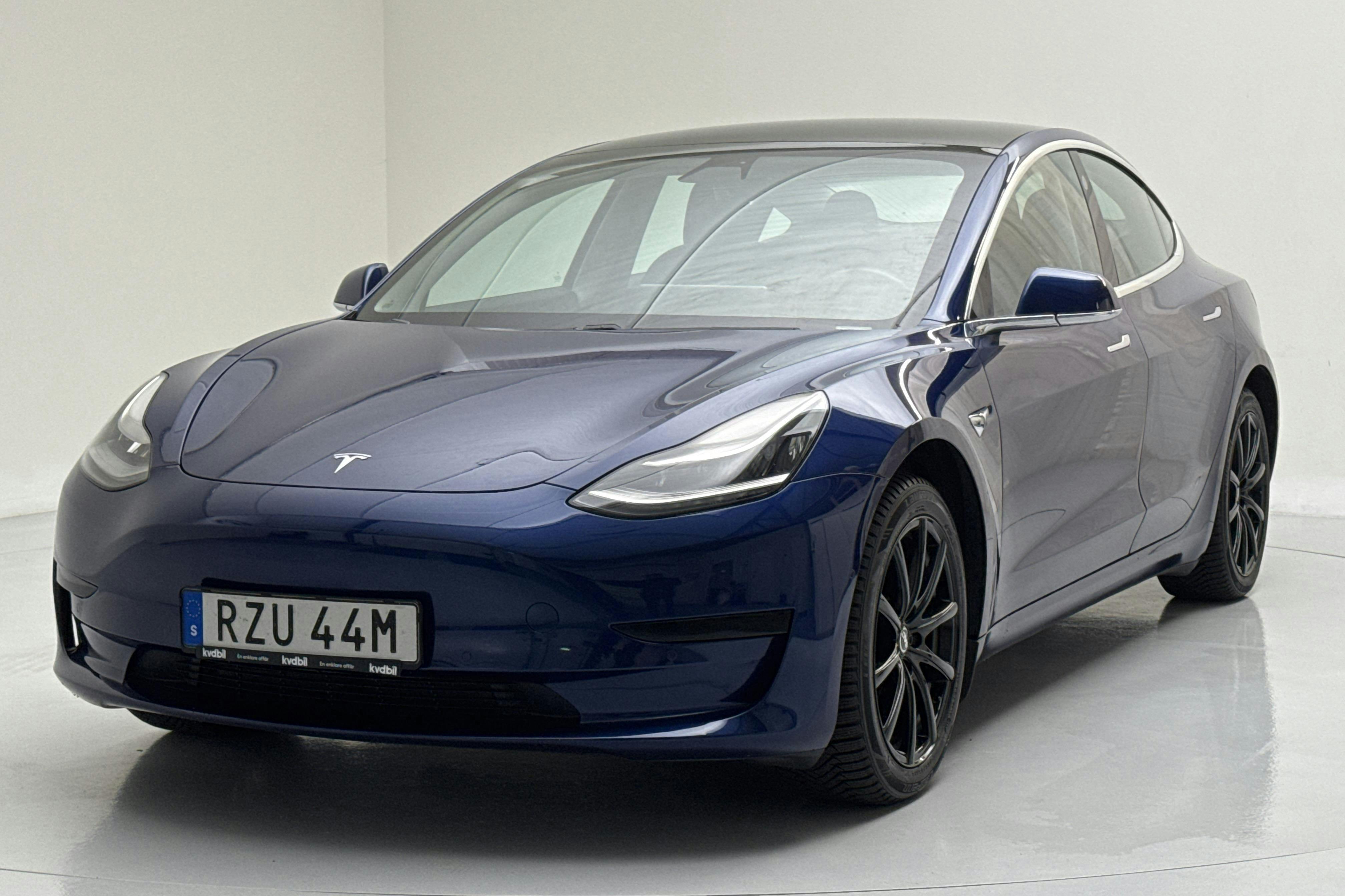 Presentationsfoto 1 av 19: Tesla Model 3 Standard Range RWD - 11 680 mil - Automat - blå - 2020
