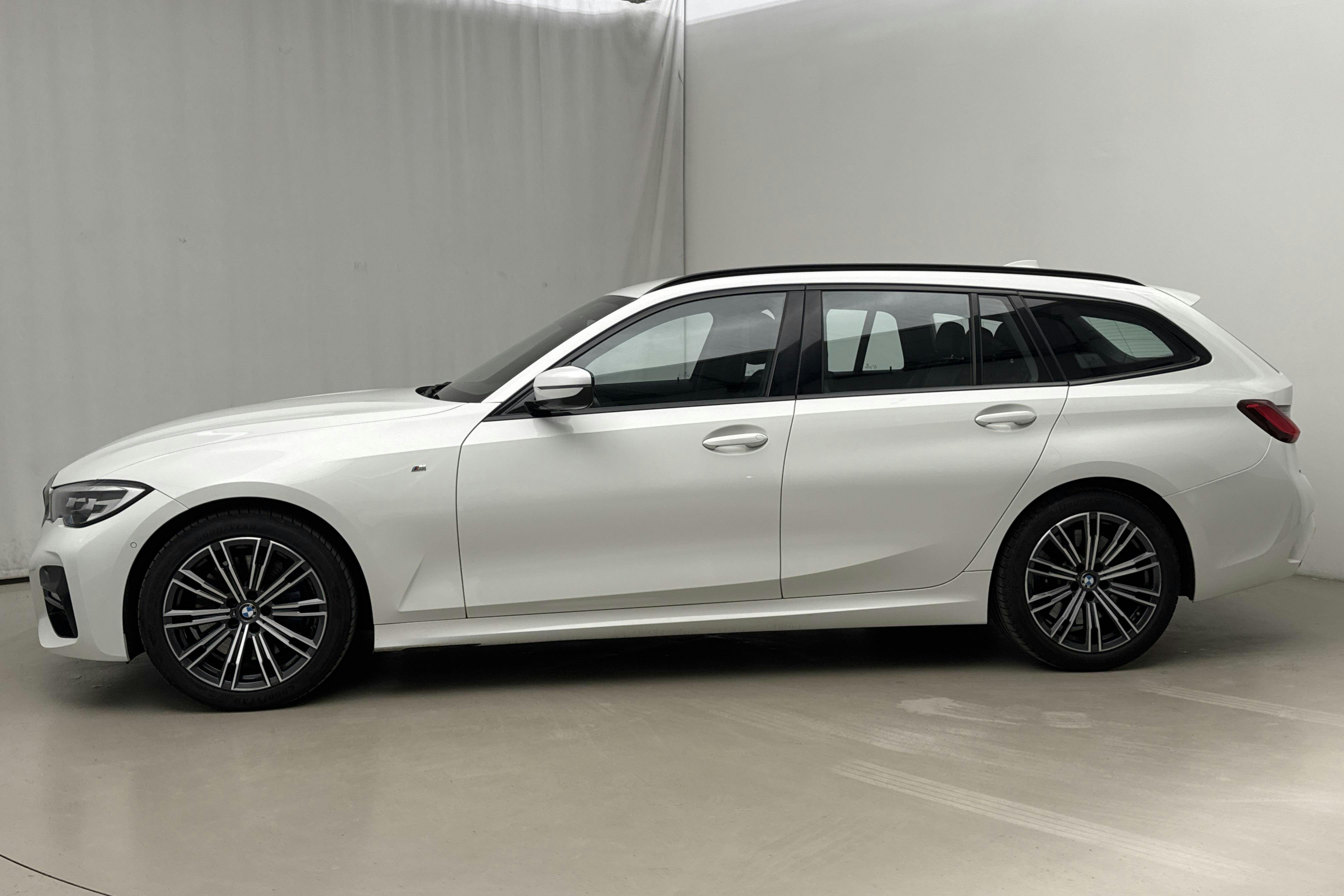 Esitlusfoto 2 aadressil 21: BMW 330i xDrive Touring, G21 (258hk) - 77 180 km - Automaatne - valge - 2021