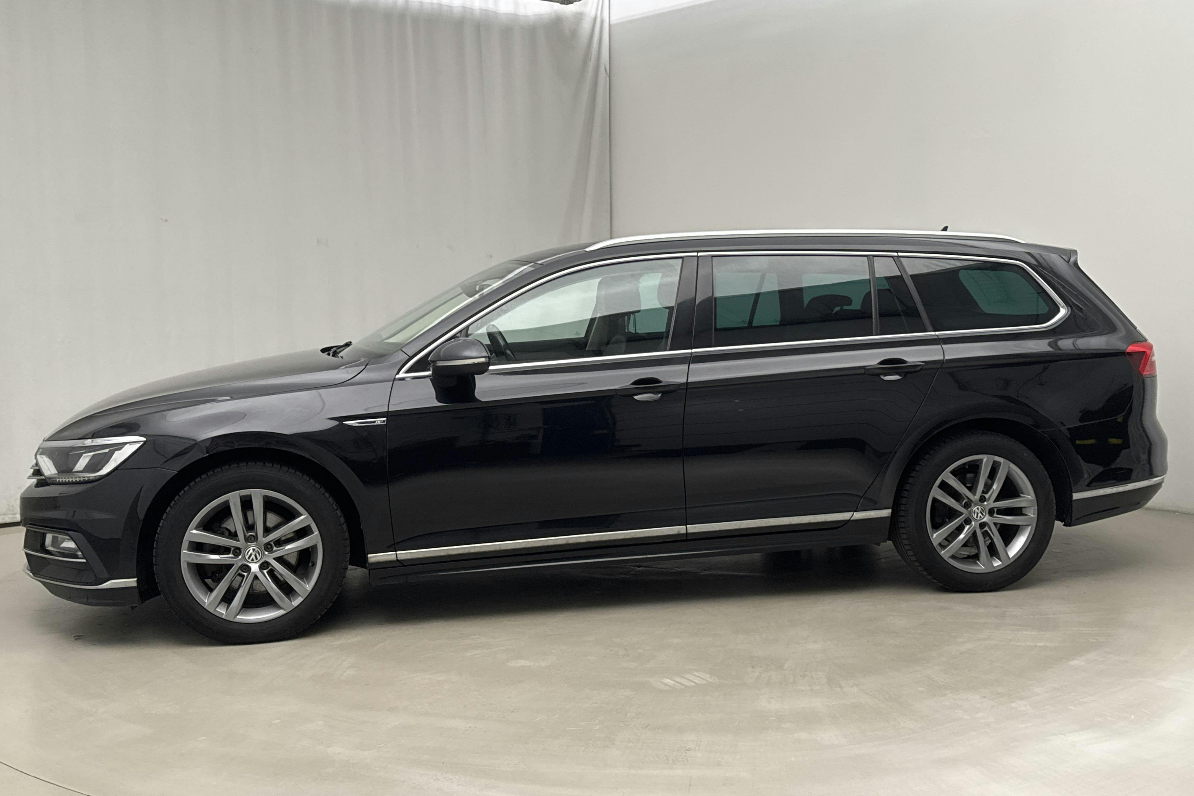 Presentationsfoto 2 av 15: VW VOLKSWAGEN, - 24 685 mil - Manuell - svart - 2018