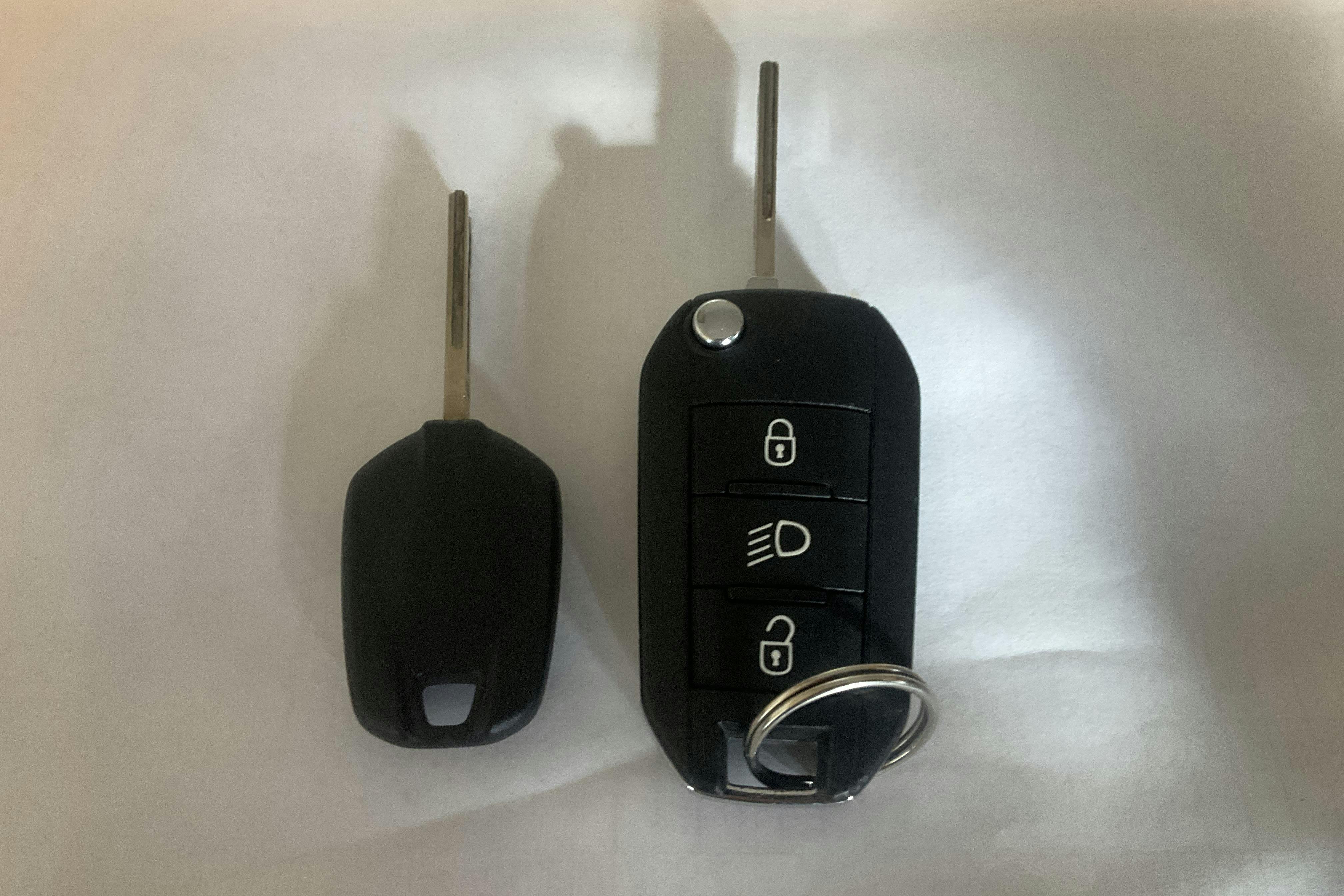 Presentation photo 17 of 17: Peugeot 308 SW PureTech (130hk) - 165 100 km - Automatic - white - 2016