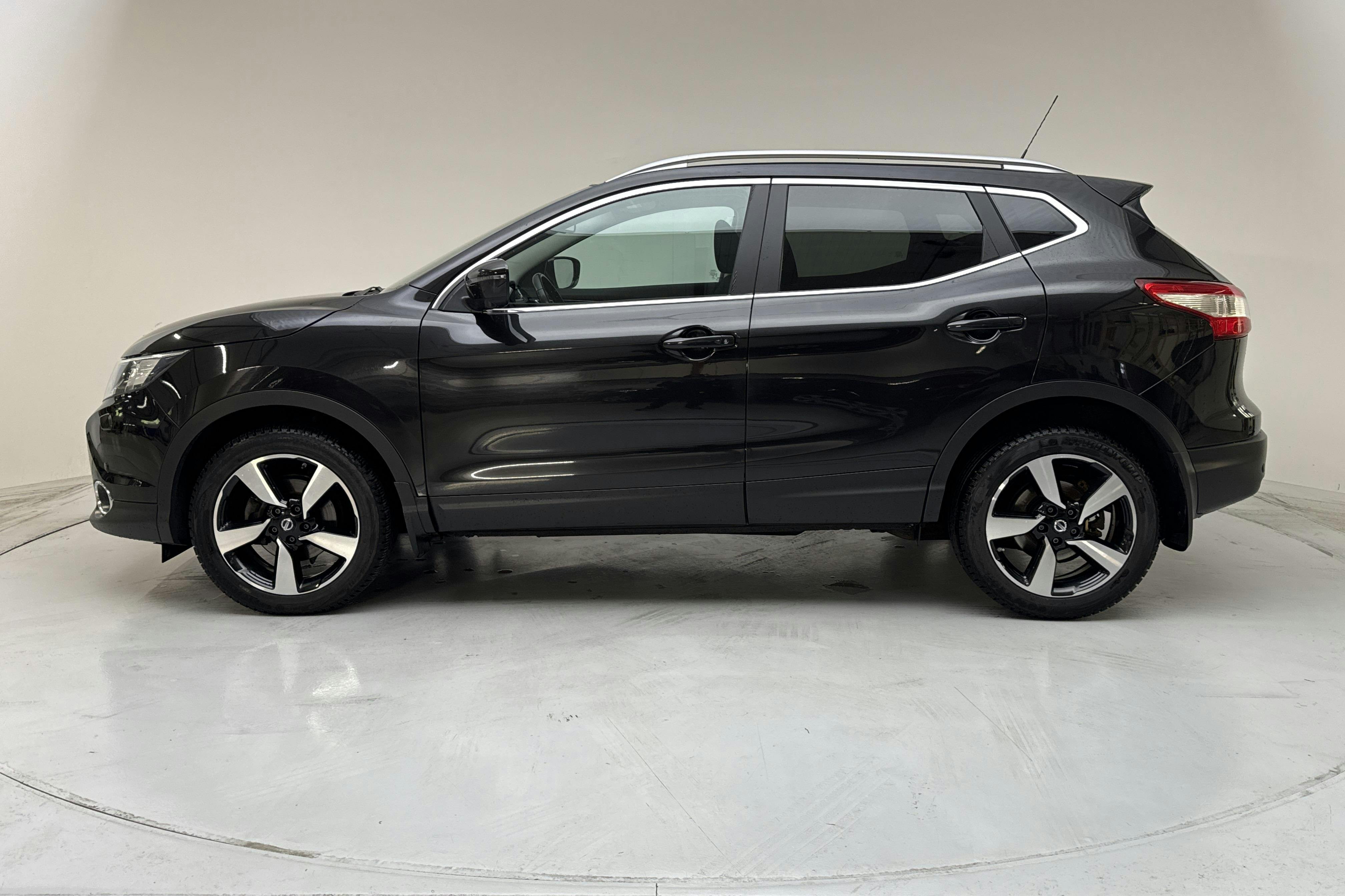 Presentation photo 2 of 15: Nissan Qashqai 1.2 (115hk) - 173 440 km - Automatic - black - 2016