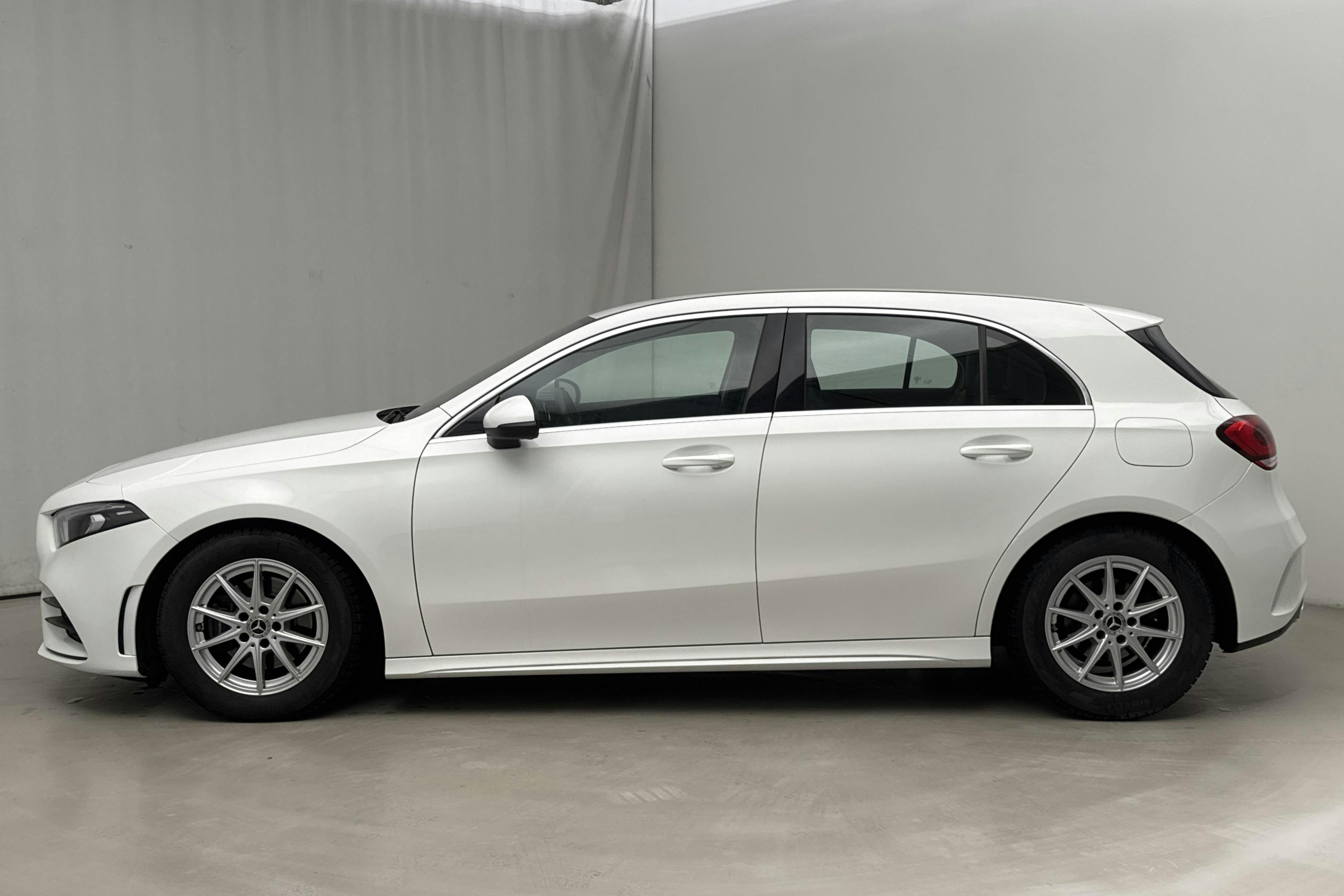 Presentationsfoto 2 av 17: Mercedes A 180 5dr W177 (136hk) - 9 596 mil - Manuell - vit - 2019