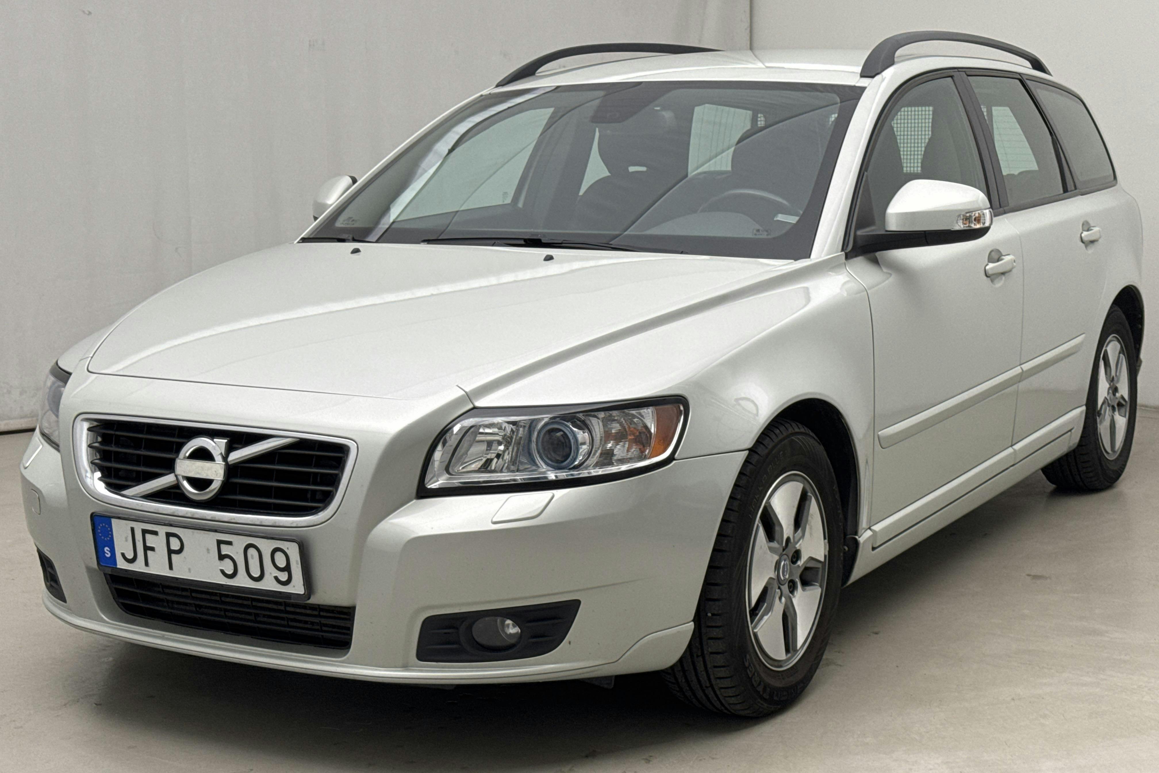Esittelykuva 1 osoitteesta 14: Volvo V50 D2 (115hk) - 155 740 km - Manuaalinen - valkoinen - 2011