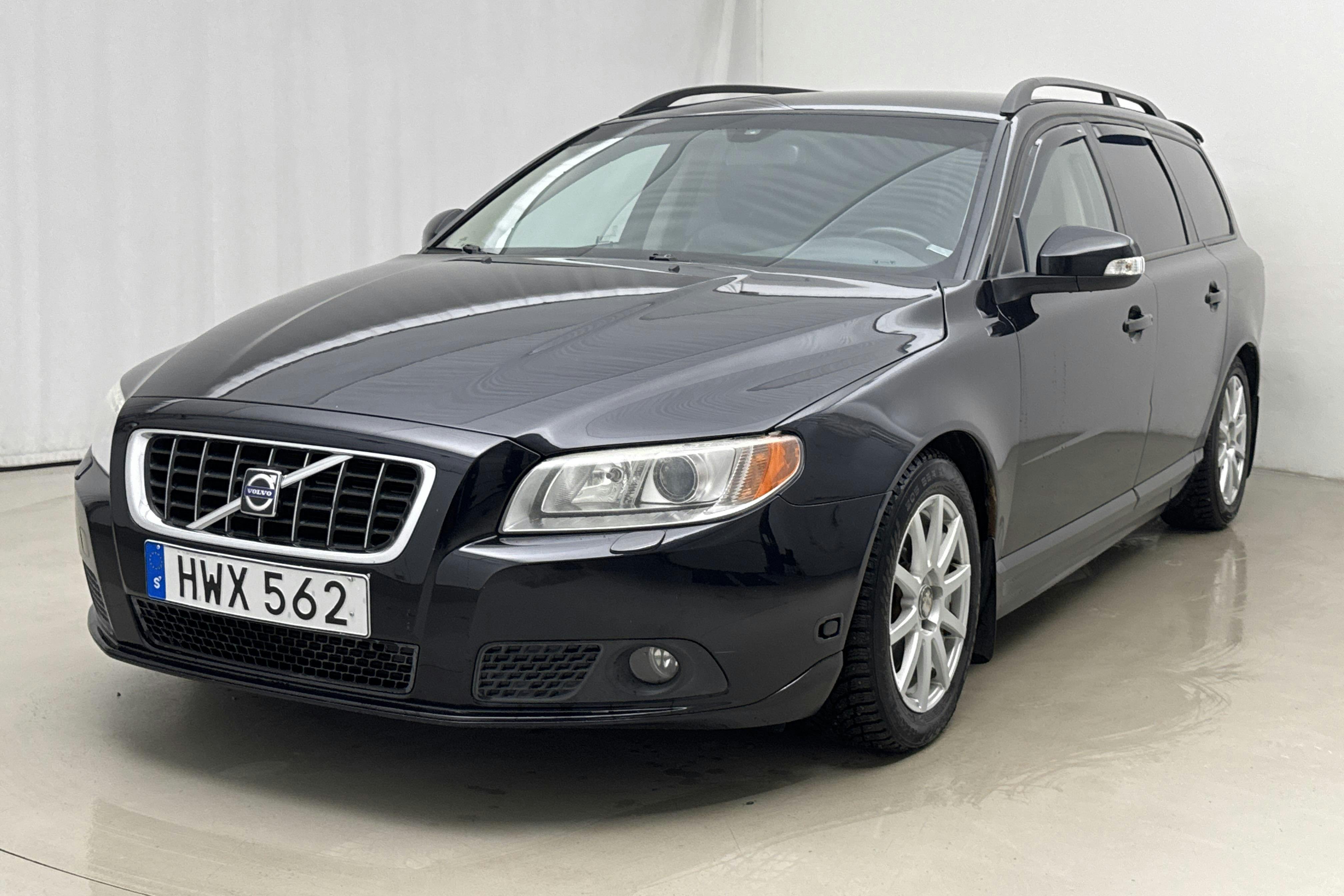 Presentation photo 1 of 14: Volvo V70 II 2.5FT (200hk) - 281 690 km - Automatic - black - 2009