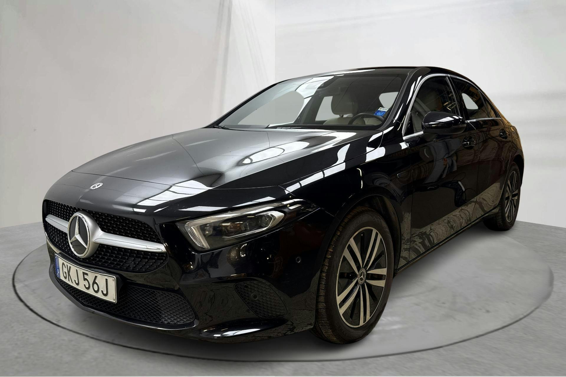 Presentationsfoto 1 av 19: Mercedes A 250 e Sedan V177 (224hk) - 8 734 mil - Automat - svart - 2021