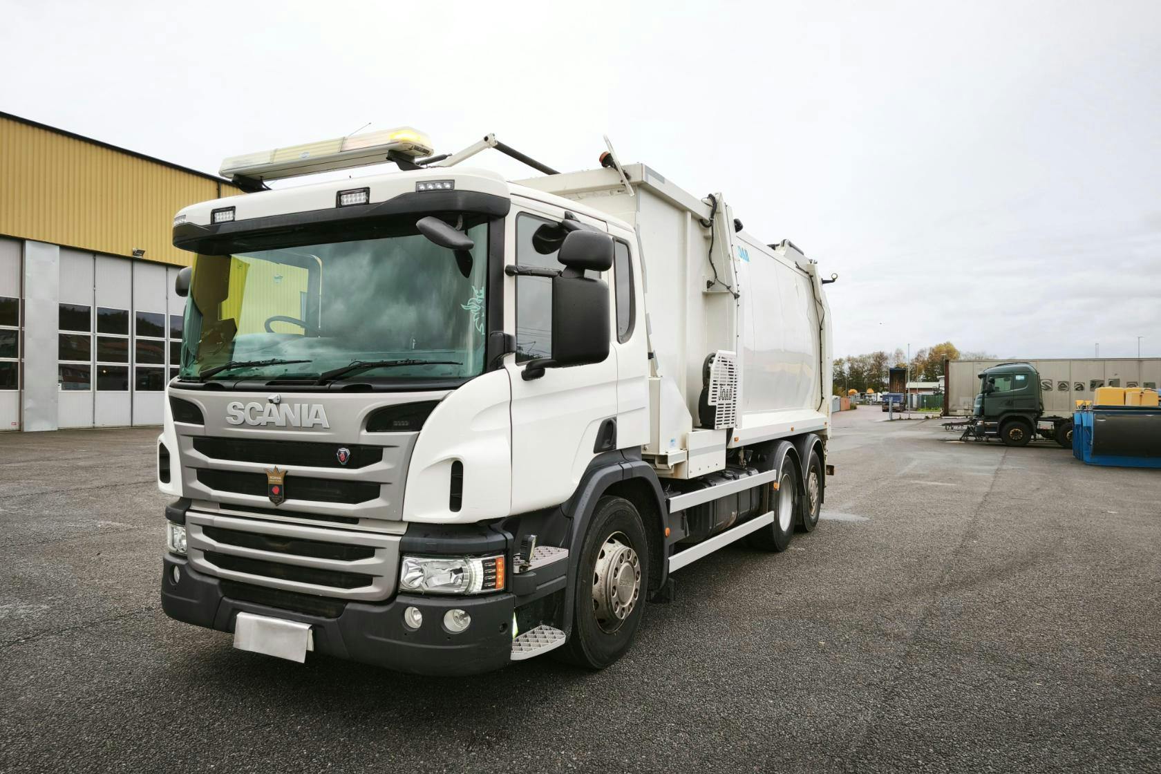 Presentation photo 1 of 87: Scania P320 - 250 030 km - Automatic - white - 2015