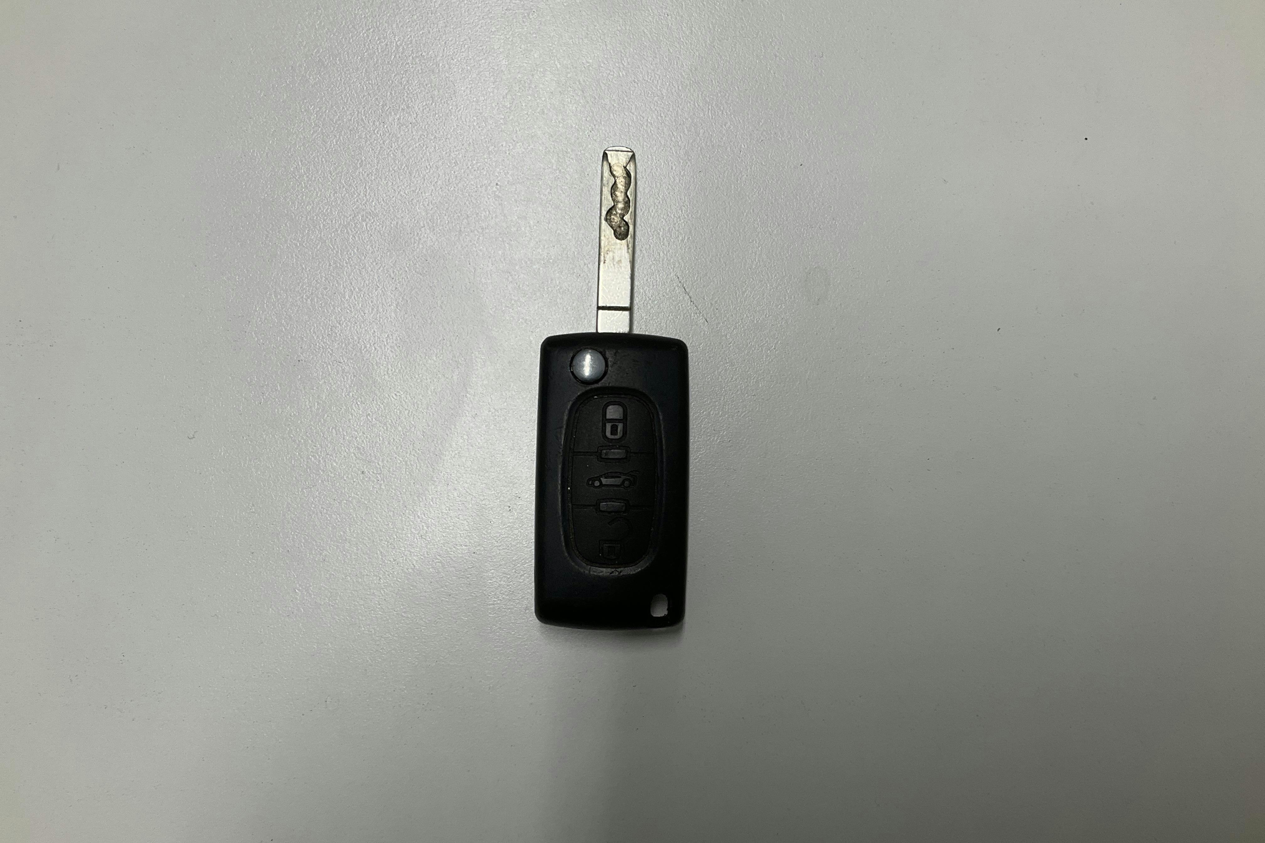 Presentation photo 18 of 18: Peugeot Partner 1.6 e-HDI Skåp (90hk) - 176 710 km - Automatic - white - 2012