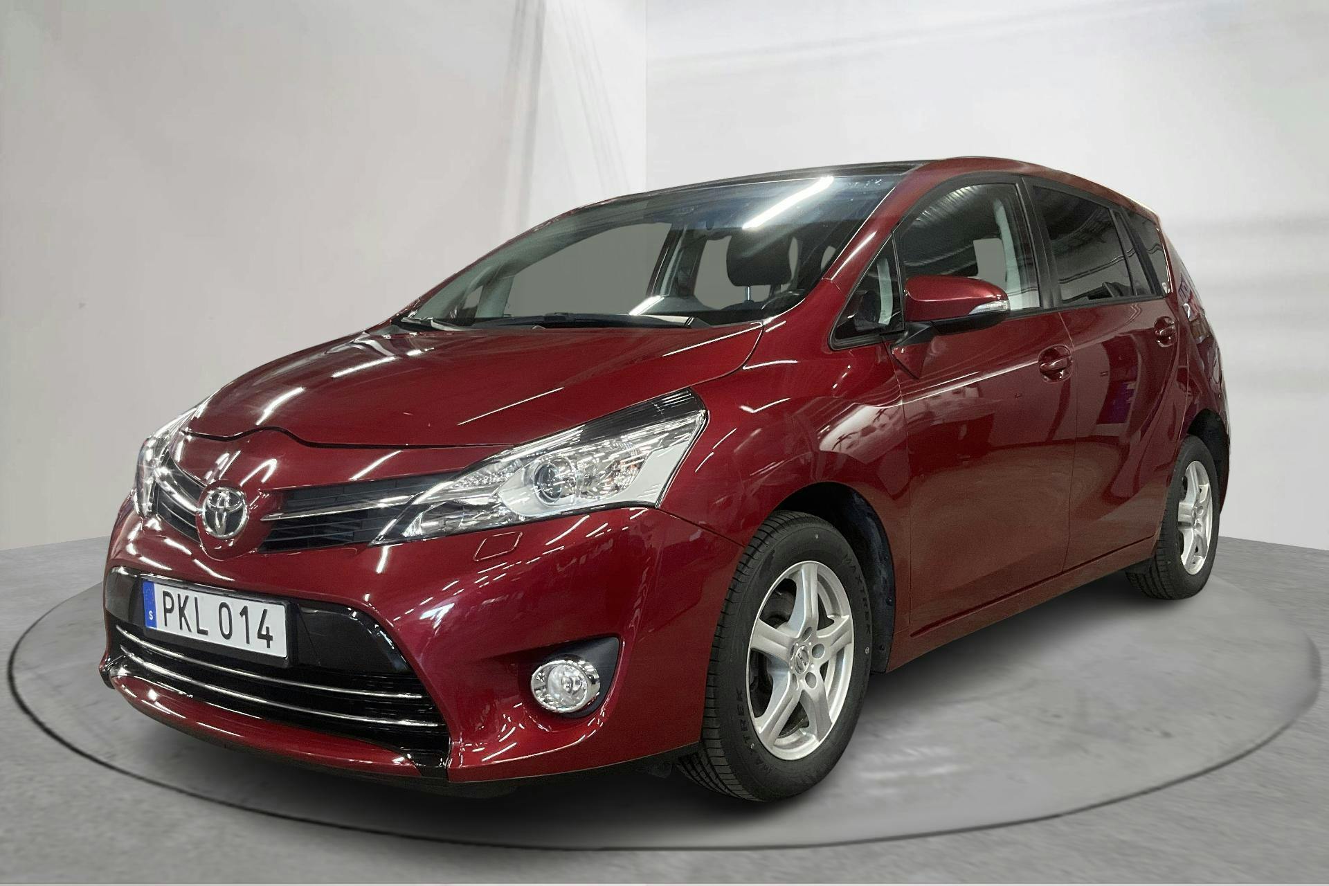 Toyota Verso 1.6 D-4D DPF (112hk) - 7 579 mil - Manuell - röd - 2017