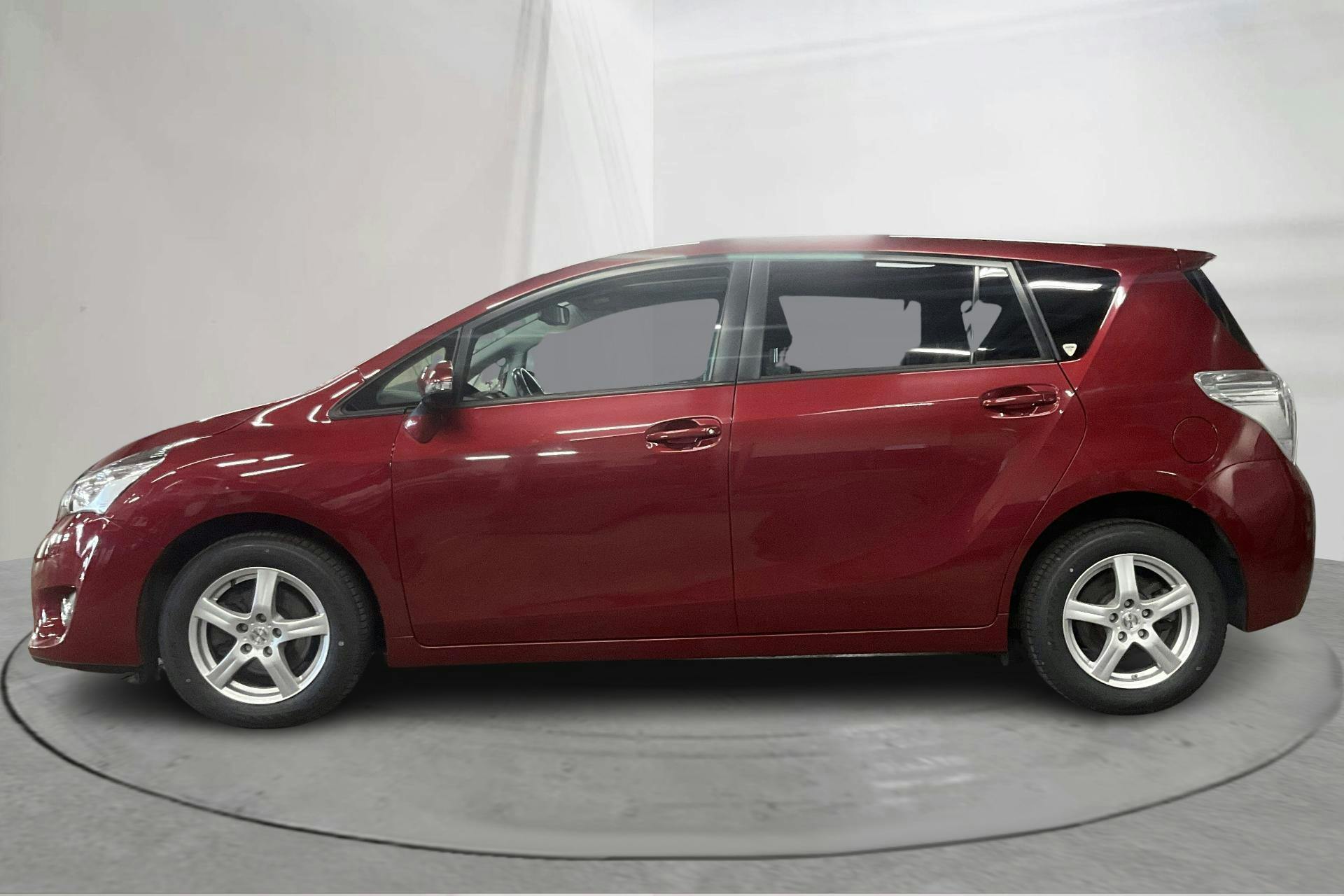 Presentation photo 2 of 20: Toyota Verso 1.6 D-4D DPF (112hk) - 75 790 km - Manual - red - 2017