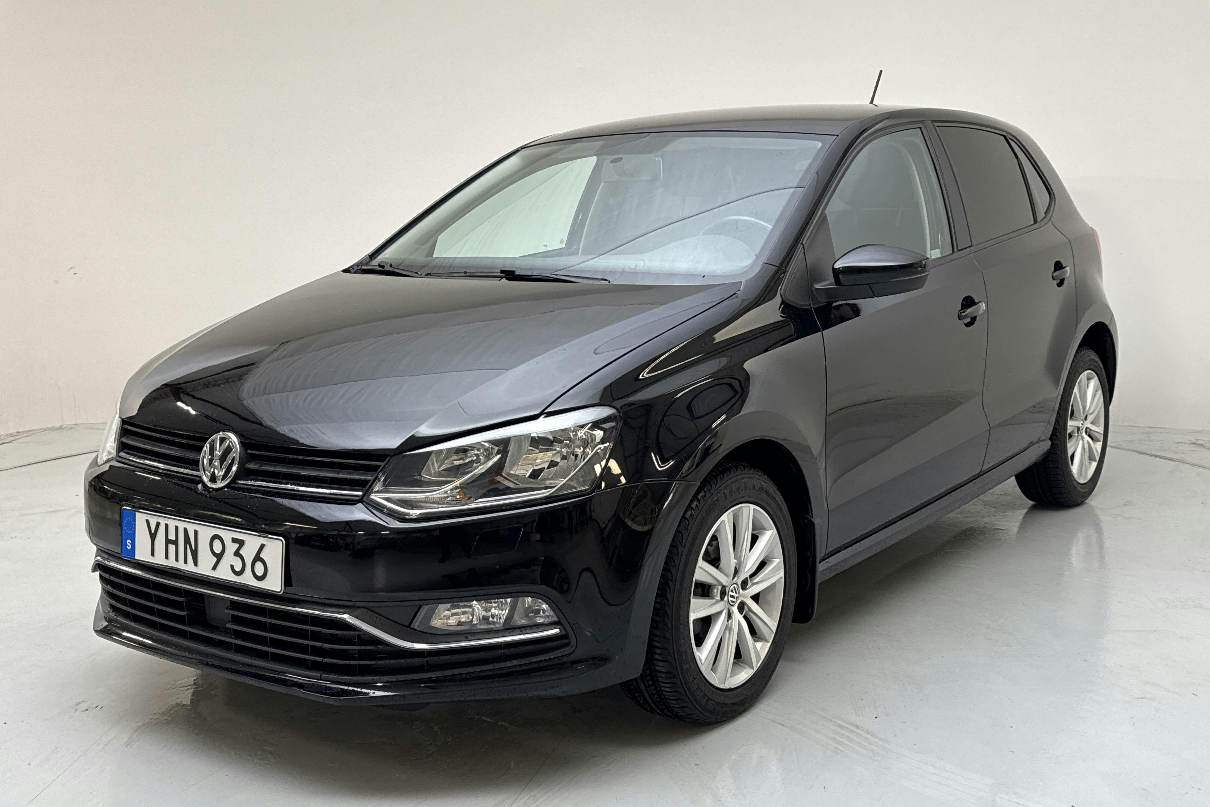 Presentationsfoto 1 av 11: VW Polo 1.2 TSI 5dr (90hk) - 9 499 mil - Automat - svart - 2017