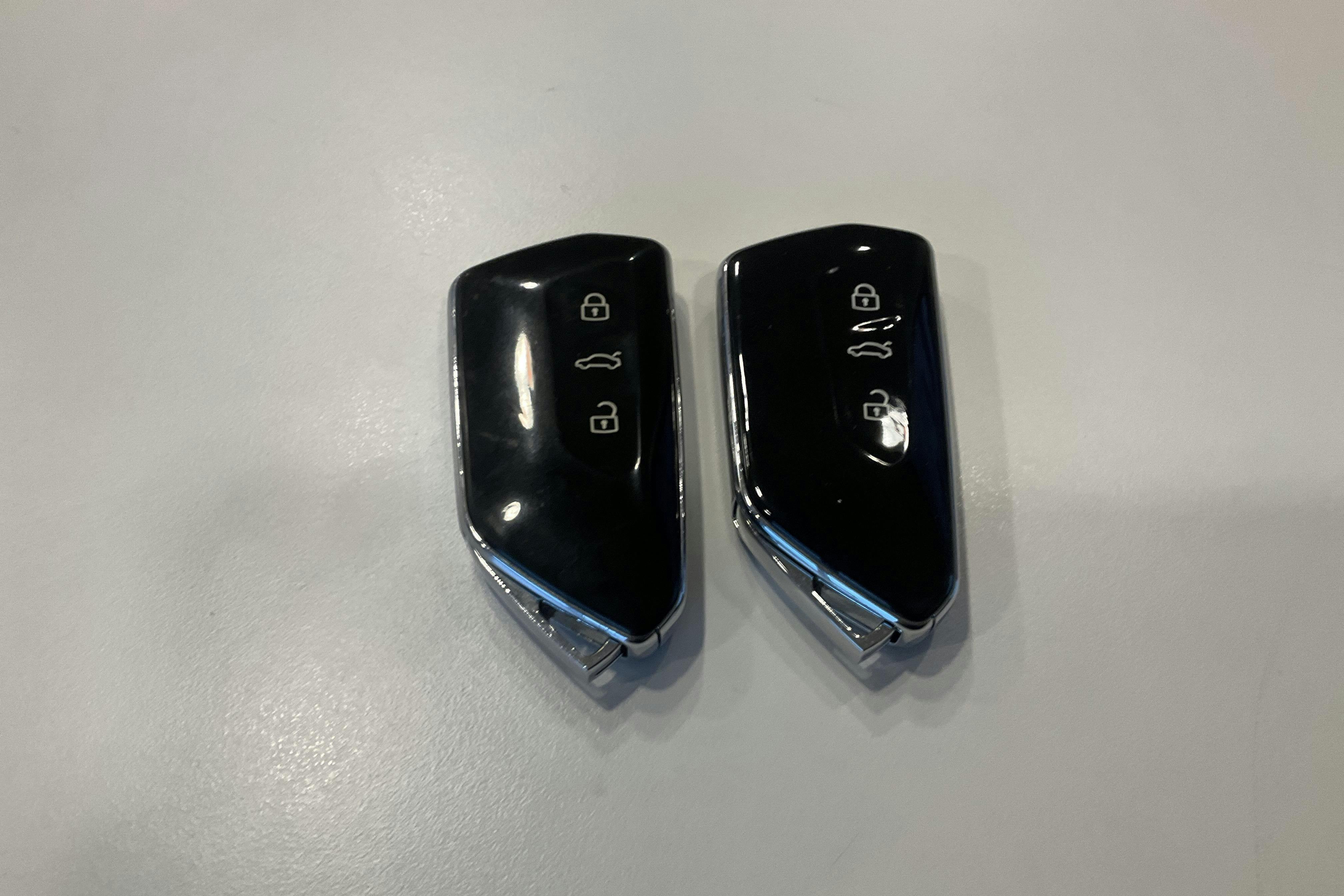 Presentationsfoto 30 av 30: VW Golf VIII R 4-Motion (320hk) - 7 303 mil - Automat - svart - 2022