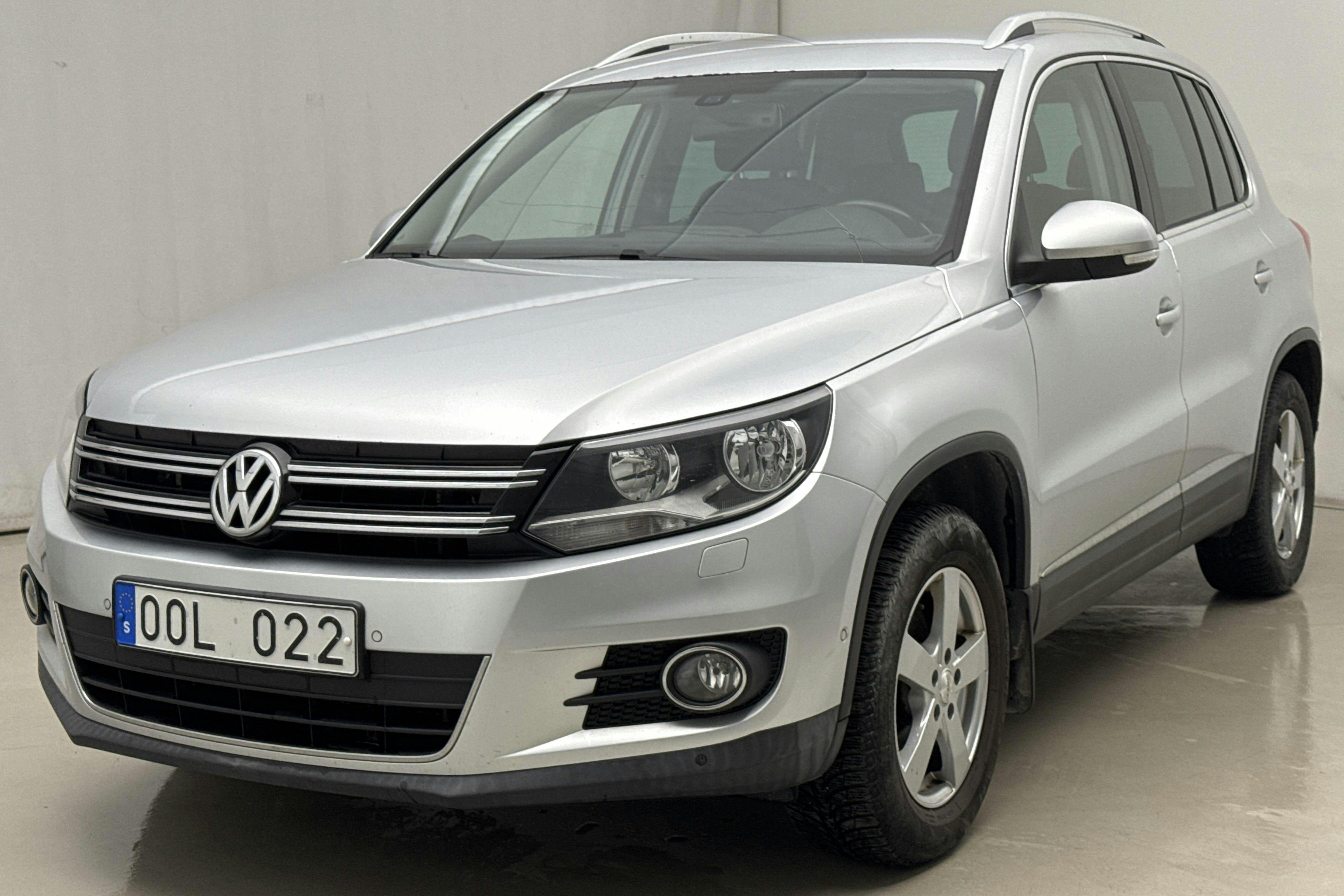 Presentationsfoto 1 av 16: VW Tiguan 1.4 TSI 4MOTION (160hk) - 18 075 mil - Manuell - grå - 2012