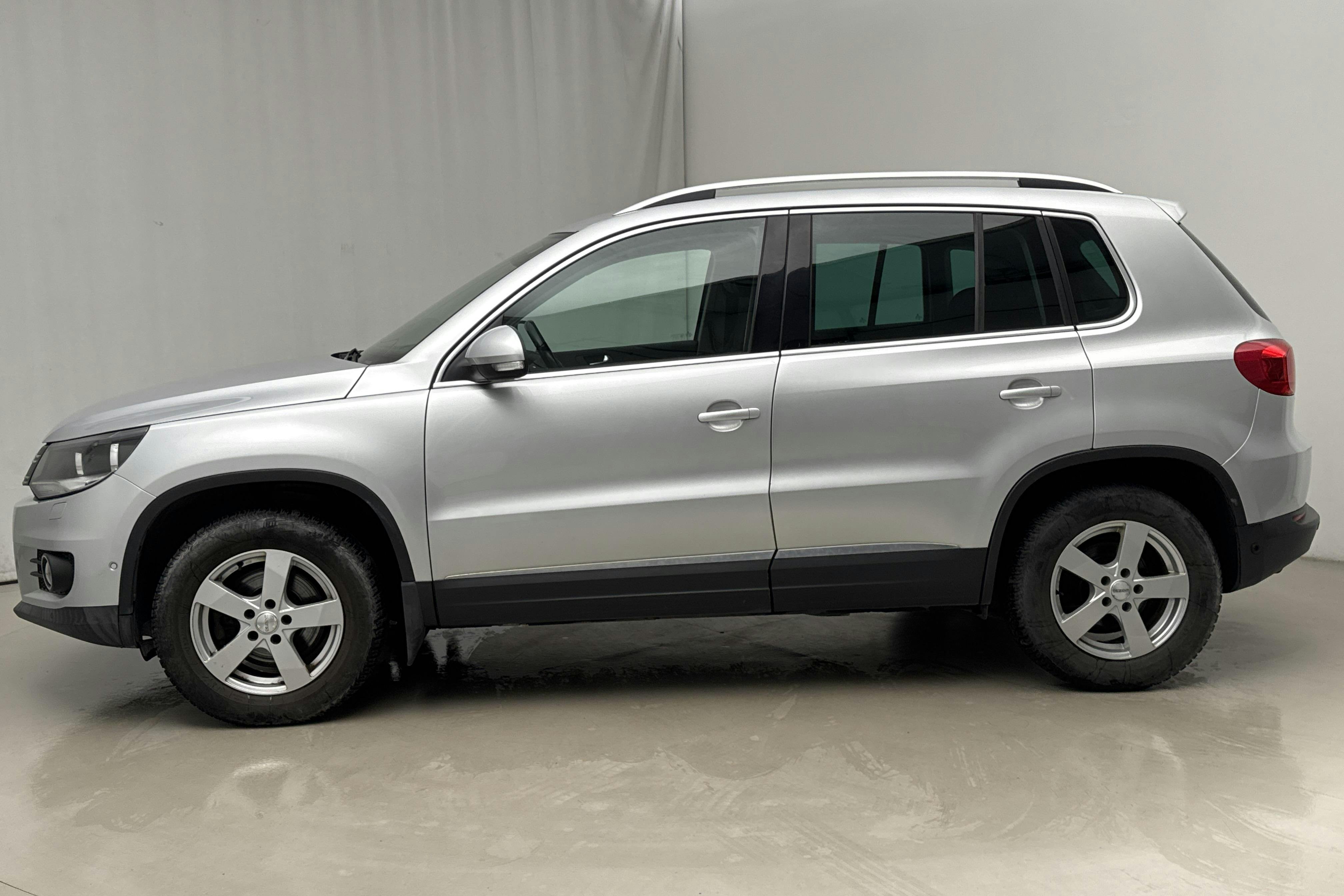 Presentationsfoto 2 av 16: VW Tiguan 1.4 TSI 4MOTION (160hk) - 18 075 mil - Manuell - grå - 2012