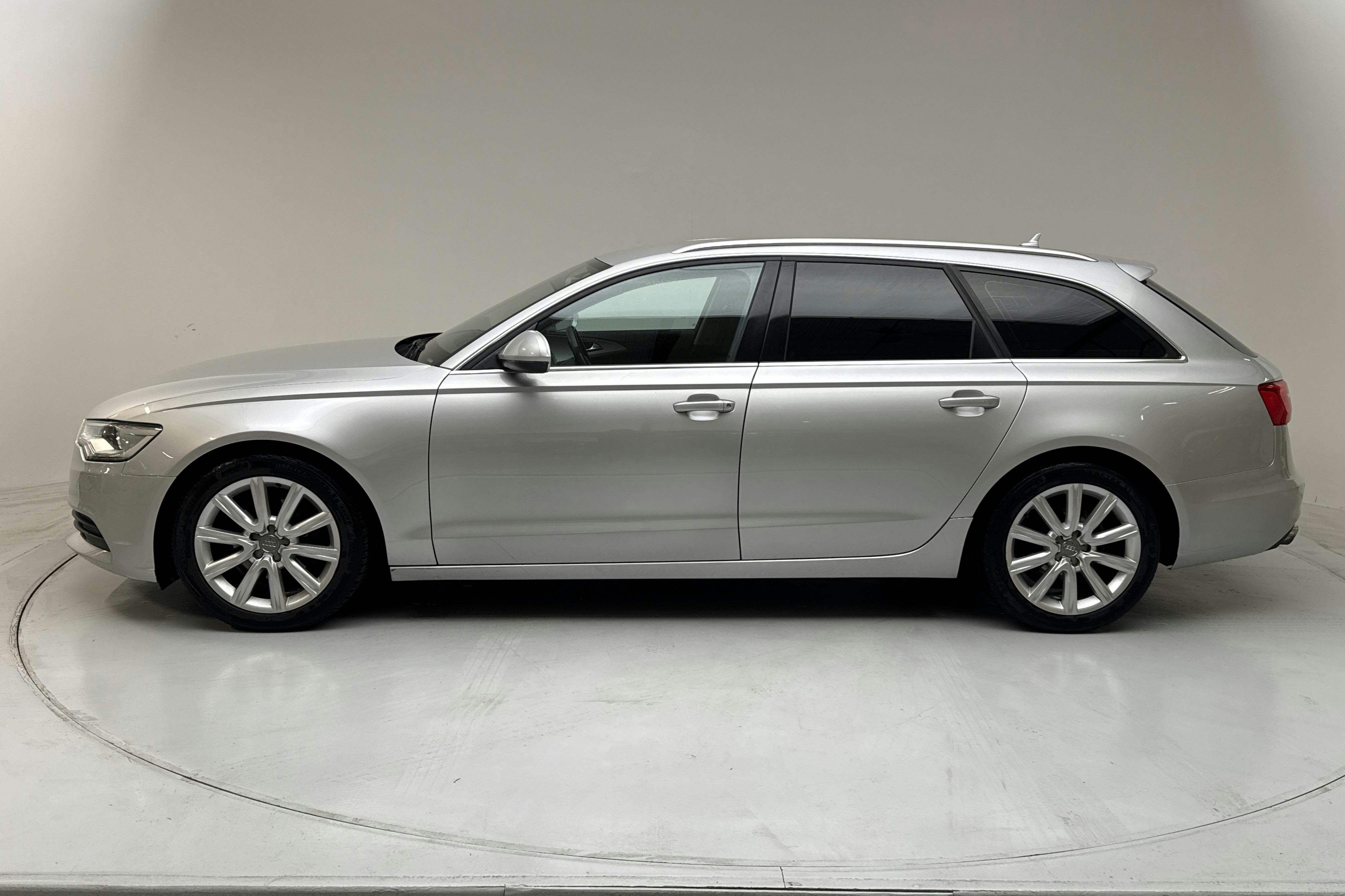 Presentationsfoto 2 av 13: Audi A6 2.0 TDI Avant (177hk) - 12 659 mil - Automat - silver - 2014