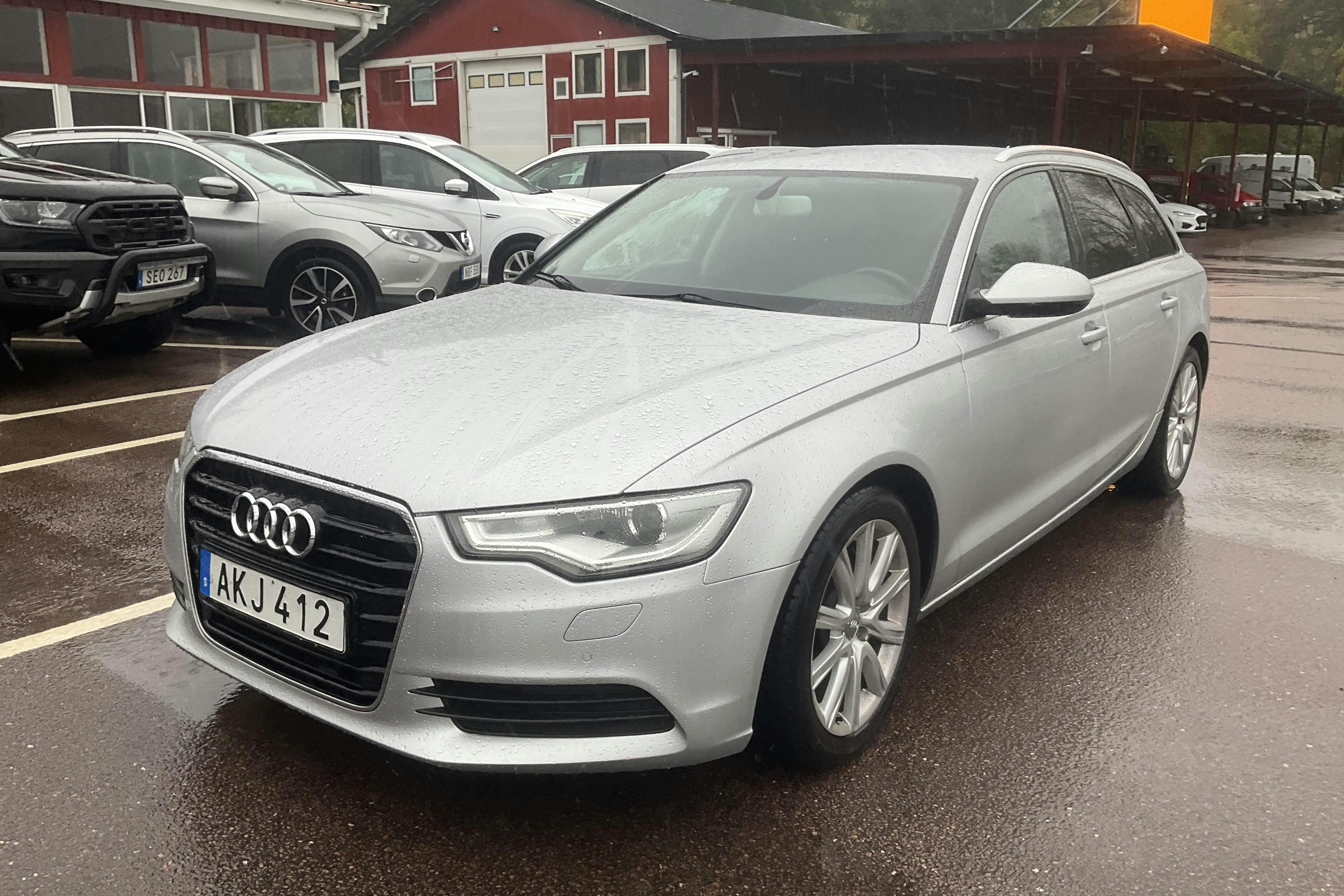 Presentationsfoto 1 av 13: Audi A6 2.0 TDI Avant (177hk) - 12 659 mil - Automat - silver - 2014