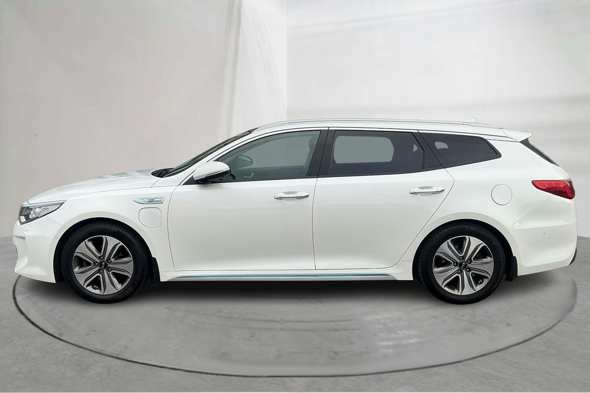 Presentationsfoto 2 av 20: KIA Optima 2.0 GDi Plug-in Hybrid SW (205hk) - 17 200 mil - Automat - vit - 2018