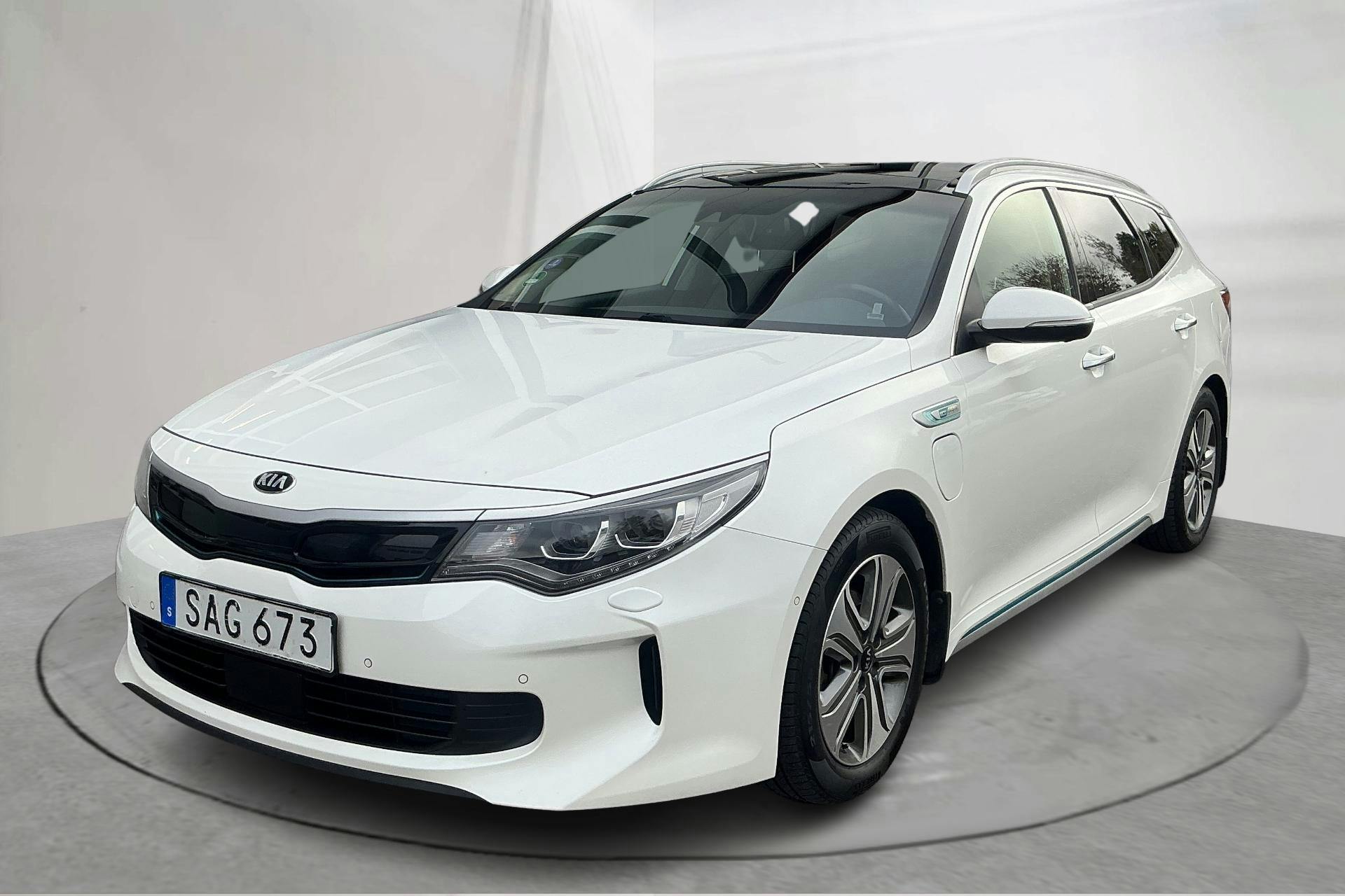 Presentationsfoto 1 av 20: KIA Optima 2.0 GDi Plug-in Hybrid SW (205hk) - 17 200 mil - Automat - vit - 2018