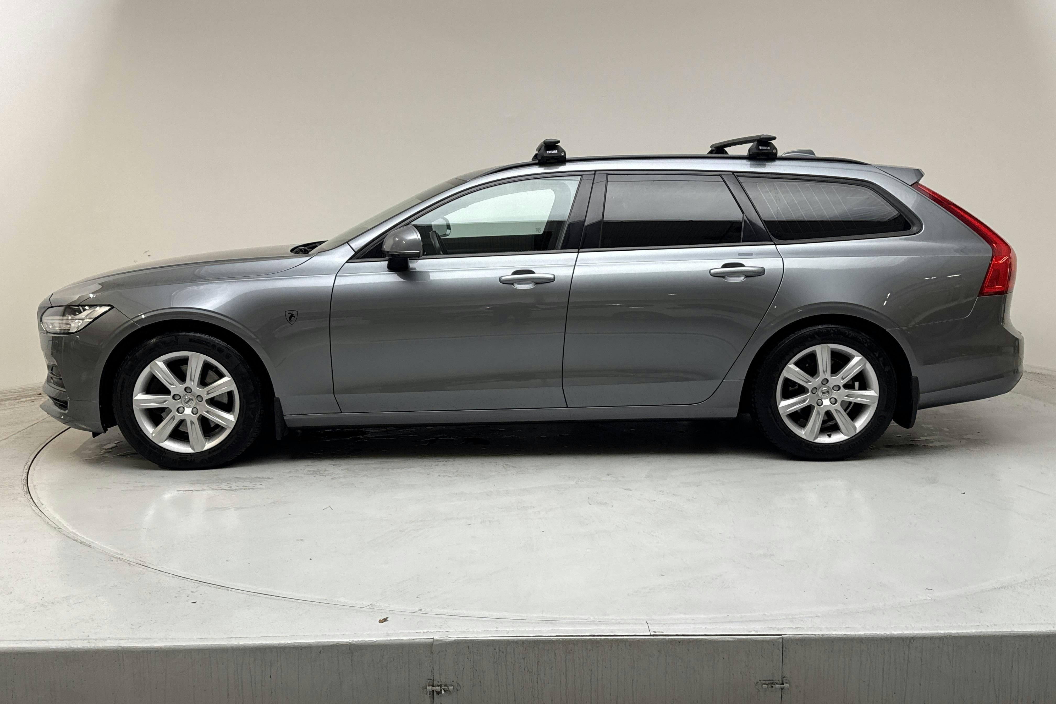 Presentationsfoto 2 av 15: Volvo V90 D3 AWD (150hk) - 17 385 mil - Automat - grå - 2018
