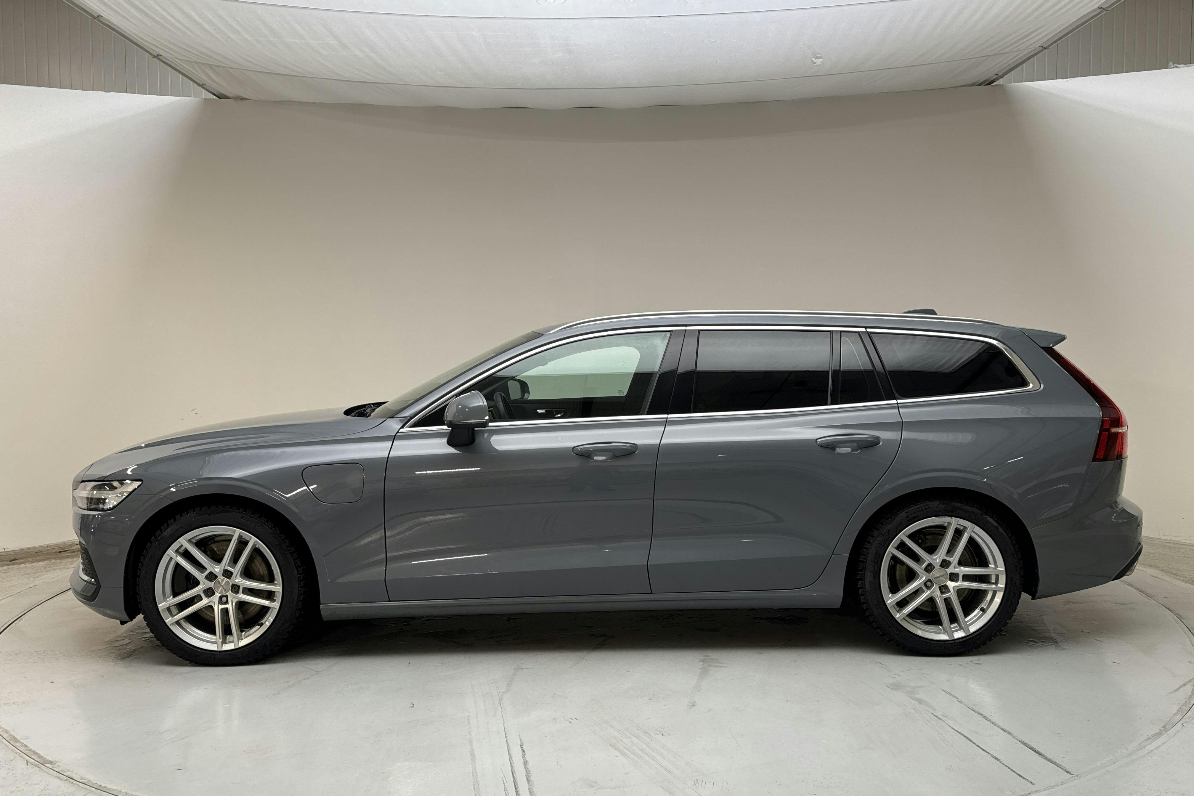 Presentation photo 2 of 19: Volvo V60 T6 AWD Twin Engine (340hk) - 118 160 km - Automatic - gray - 2022
