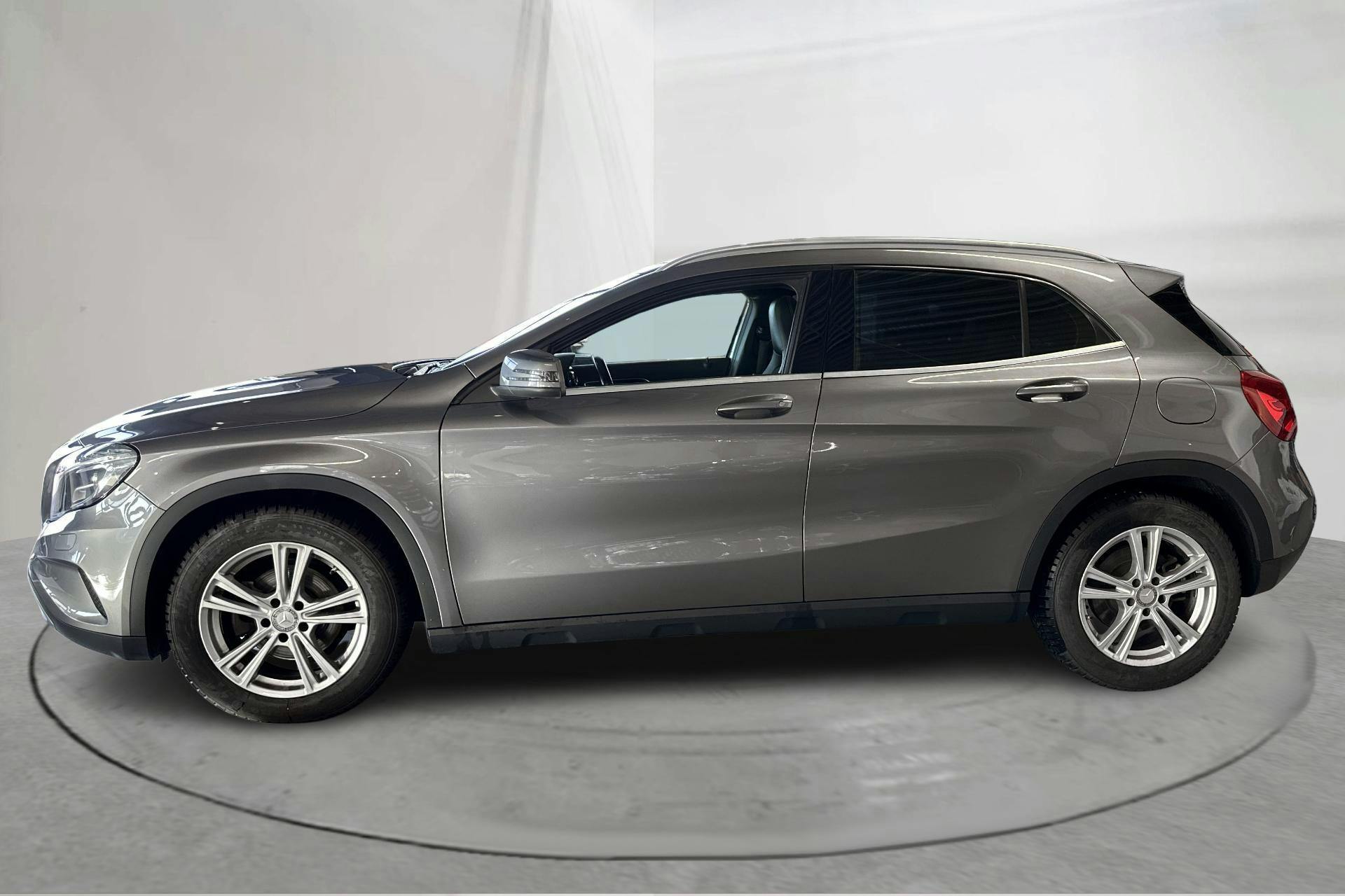 Presentation photo 2 of 17: Mercedes GLA 220 CDI 4MATIC (170hk) - 113 320 km - Automatic - Dark Grey - 2014