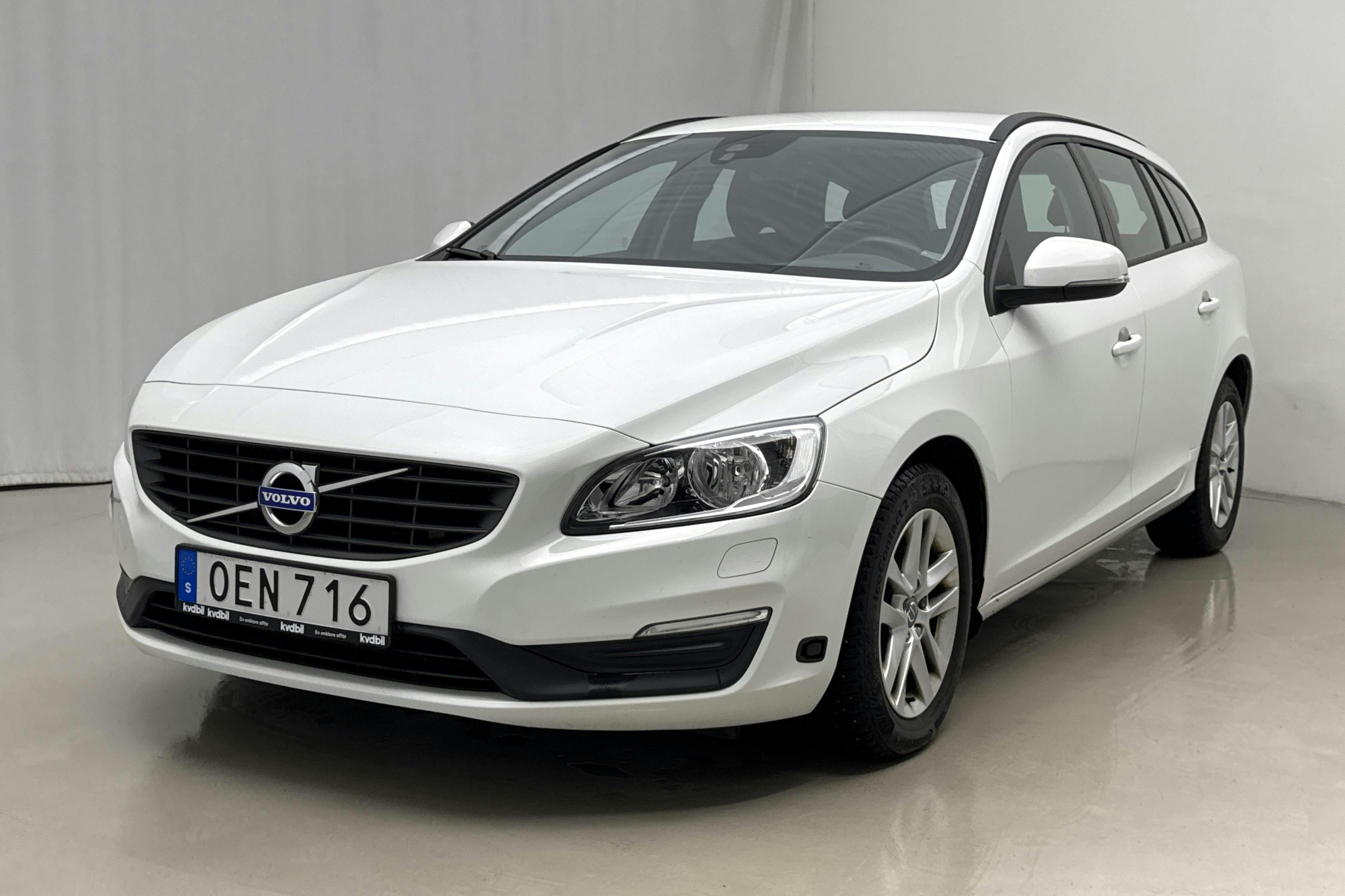 Presentation photo 1 of 19: Volvo V60 D2 (120hk) - 33 200 km - Automatic - white - 2017