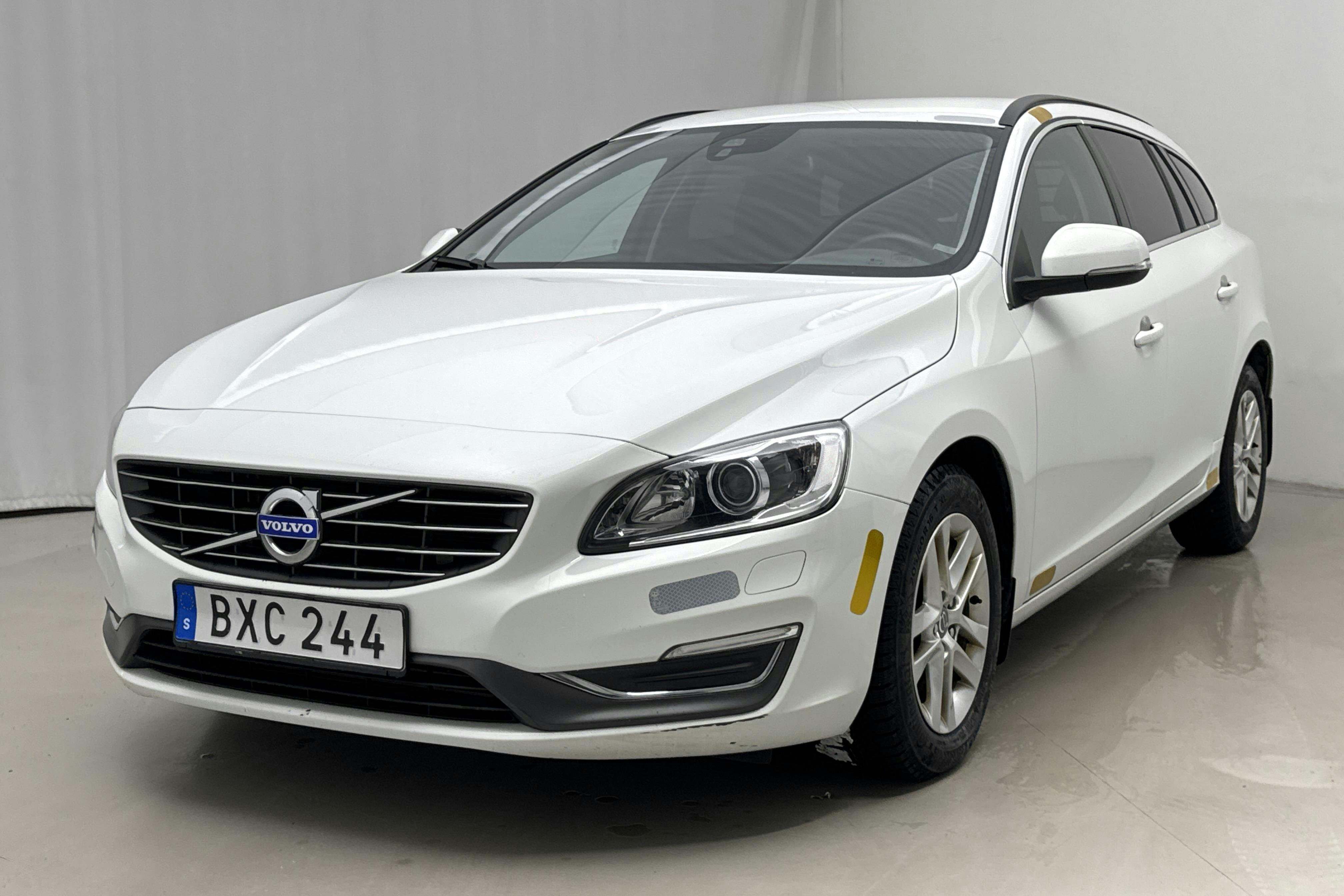 Presentation photo 1 of 19: Volvo V60 D4 (181hk) - 93 740 km - Automatic - white - 2014