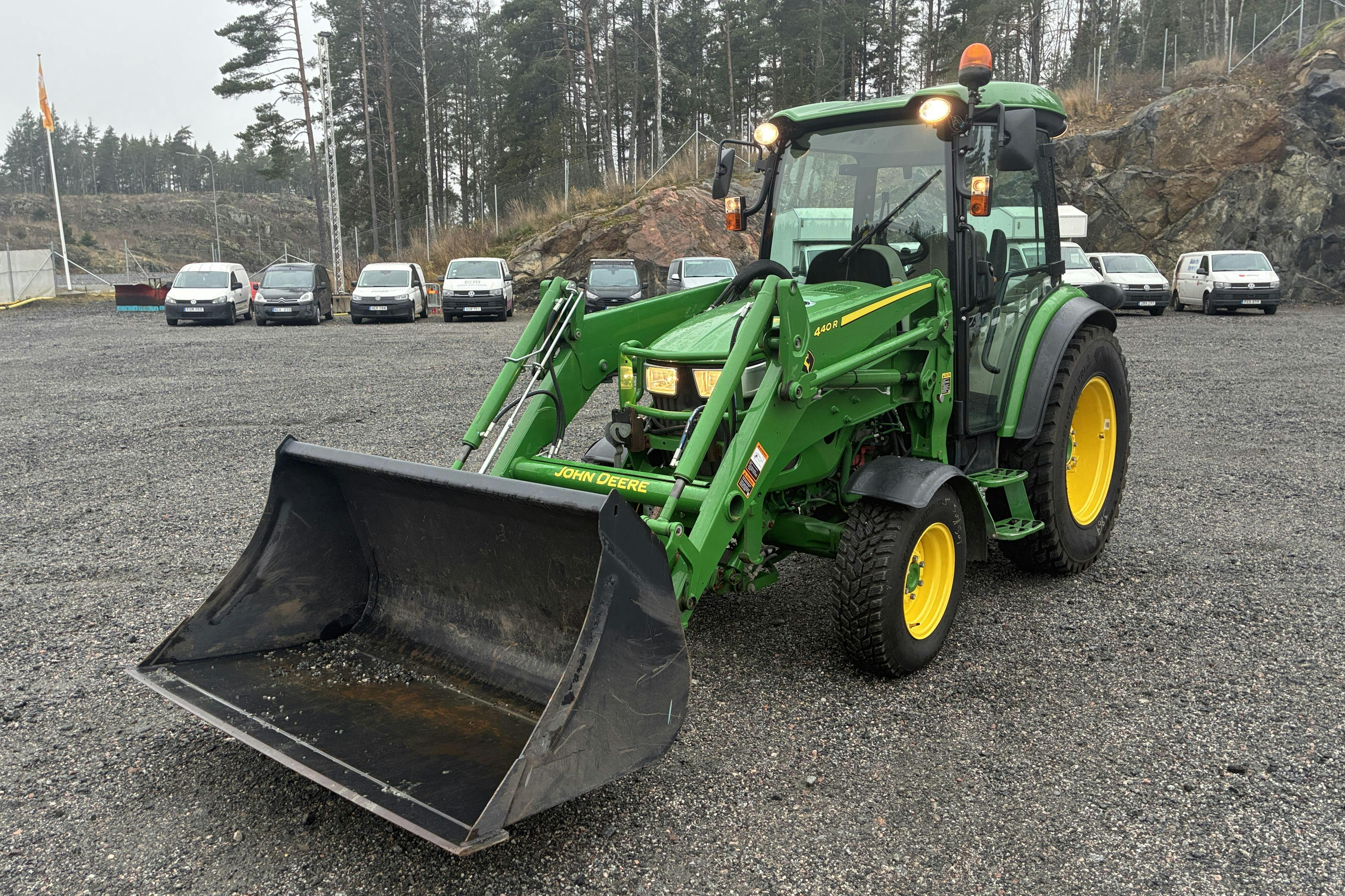 JOHN DEERE 4066R traktor - - grön - 2020