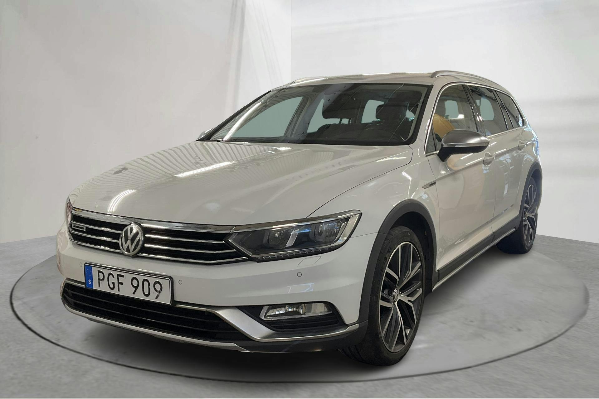 Presentationsfoto 1 av 14: VW Passat Alltrack 2.0 TDI 4MOTION (190hk) - 15 657 mil - Automat - vit - 2017