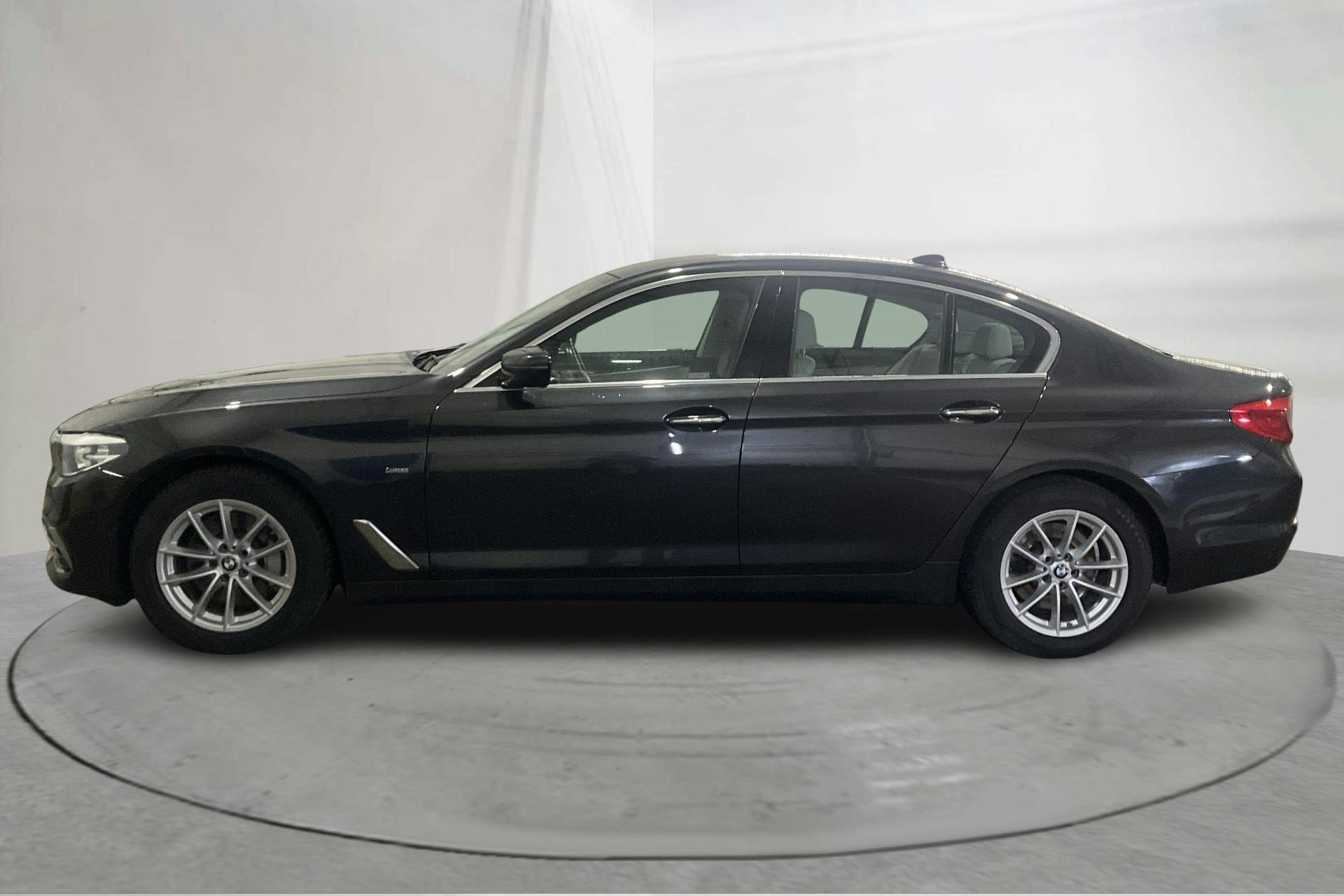 Presentationsfoto 2 av 15: BMW 530i xDrive Sedan, G30 (252hk) - 13 149 mil - Automat - grå - 2018