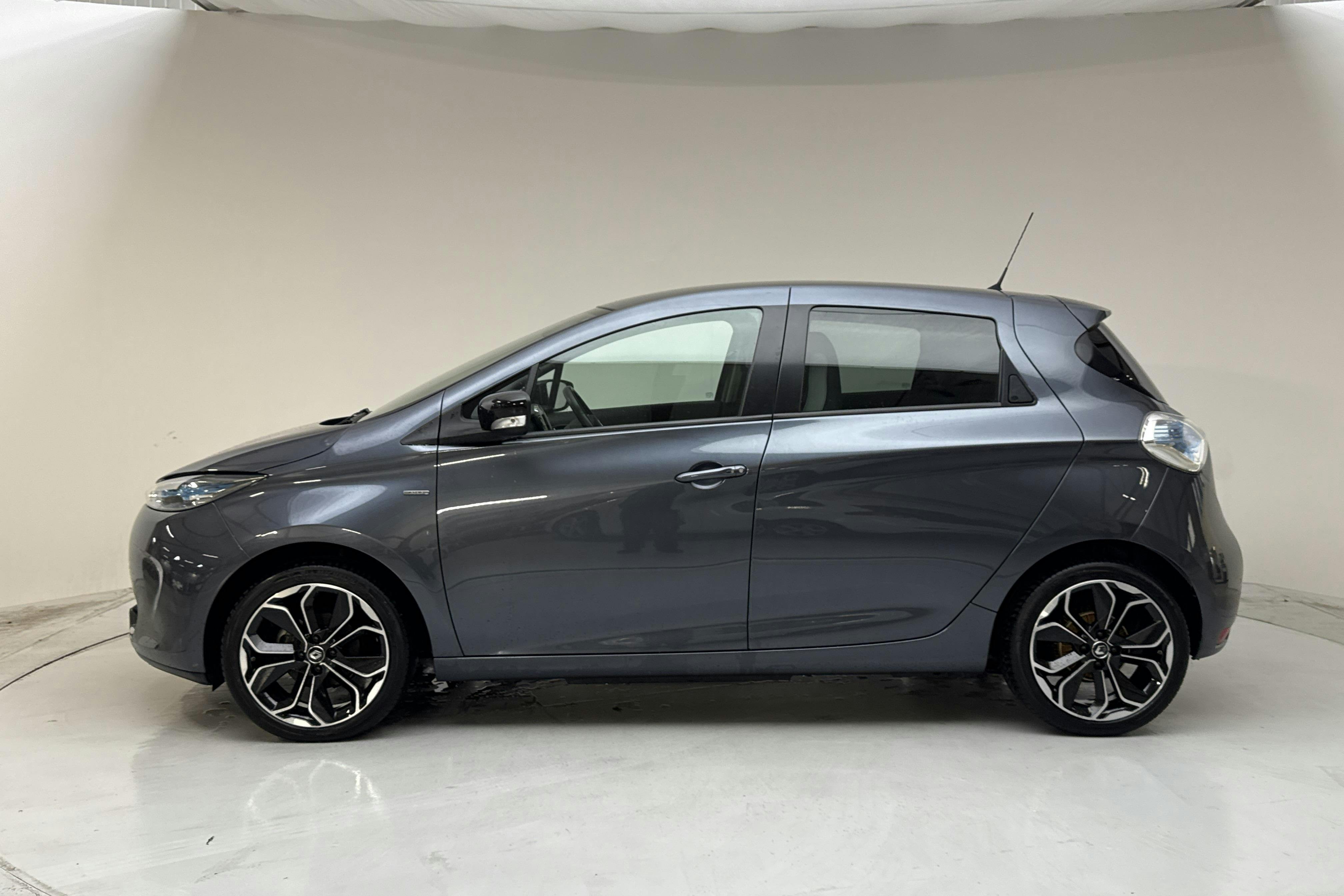 Presentationsfoto 2 av 15: Renault Zoe 41kWh R110 (108hk) - 3 553 mil - Automat - grå - 2019