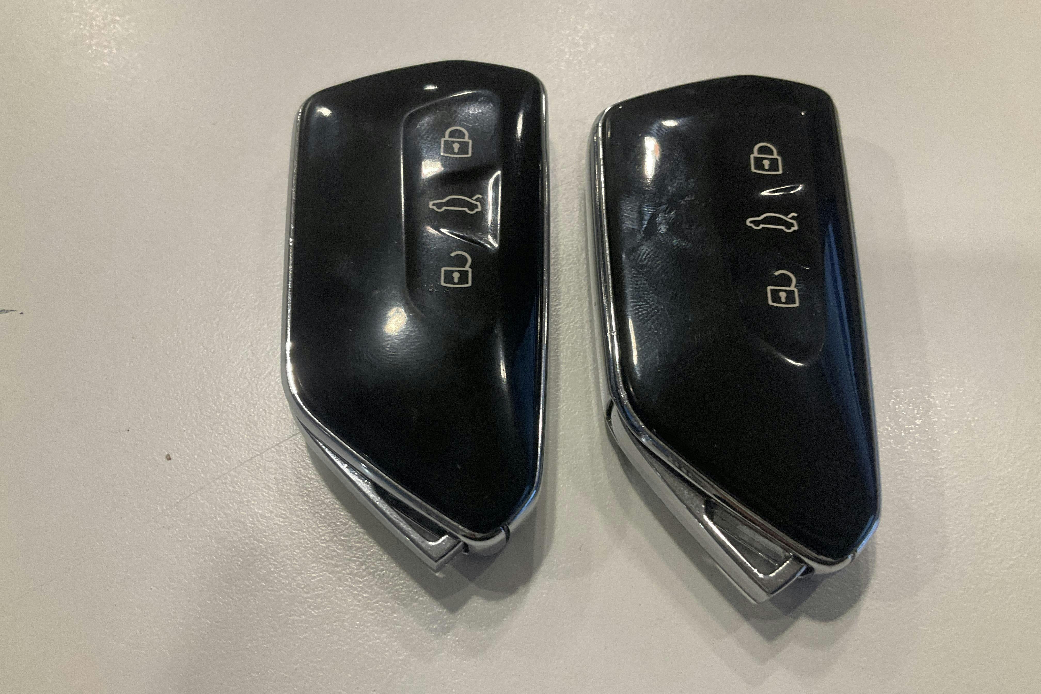 Presentation photo 18 of 18: Skoda Enyaq iV 60 (180hk) - 68 720 km - Automatic - white - 2021