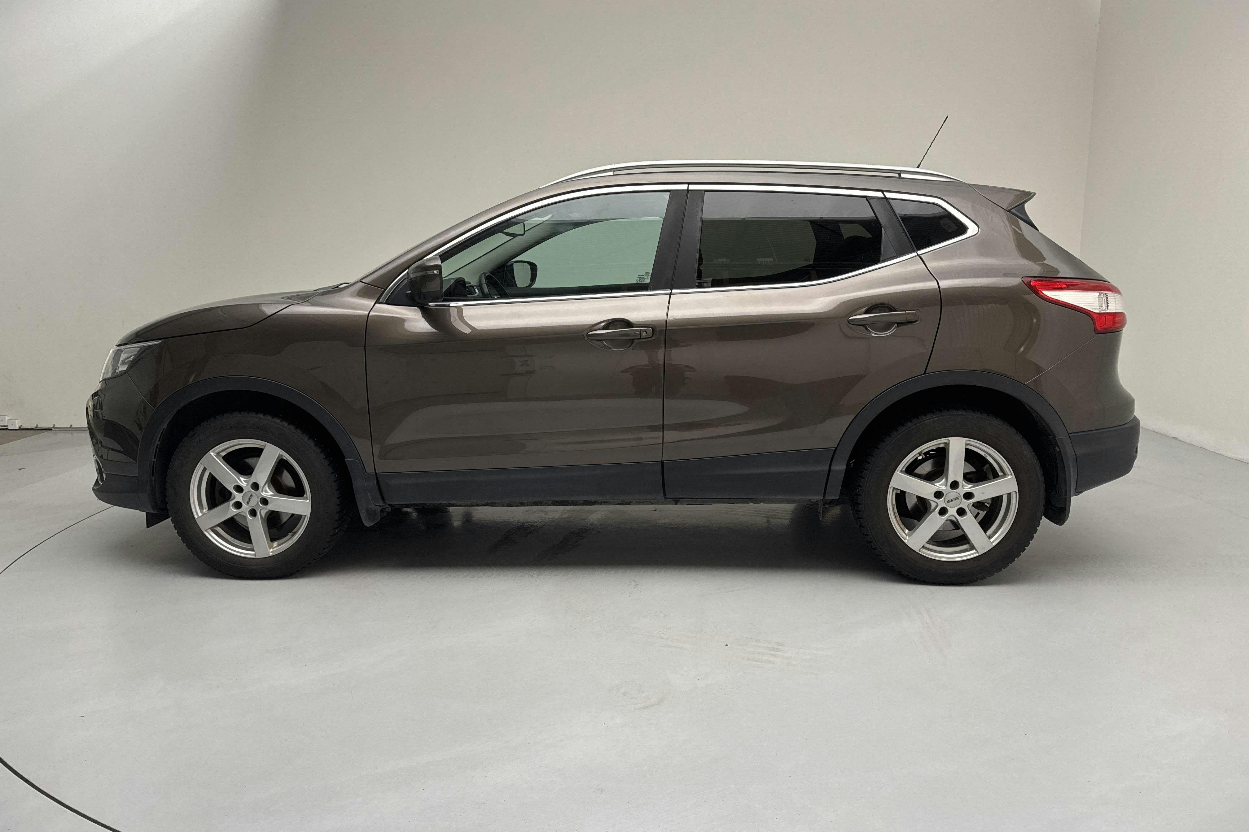 Esittelykuva 2 osoitteesta 16: Nissan Qashqai 1.2 (115hk) - 150 130 km - Manuaalinen - ruskea - 2017